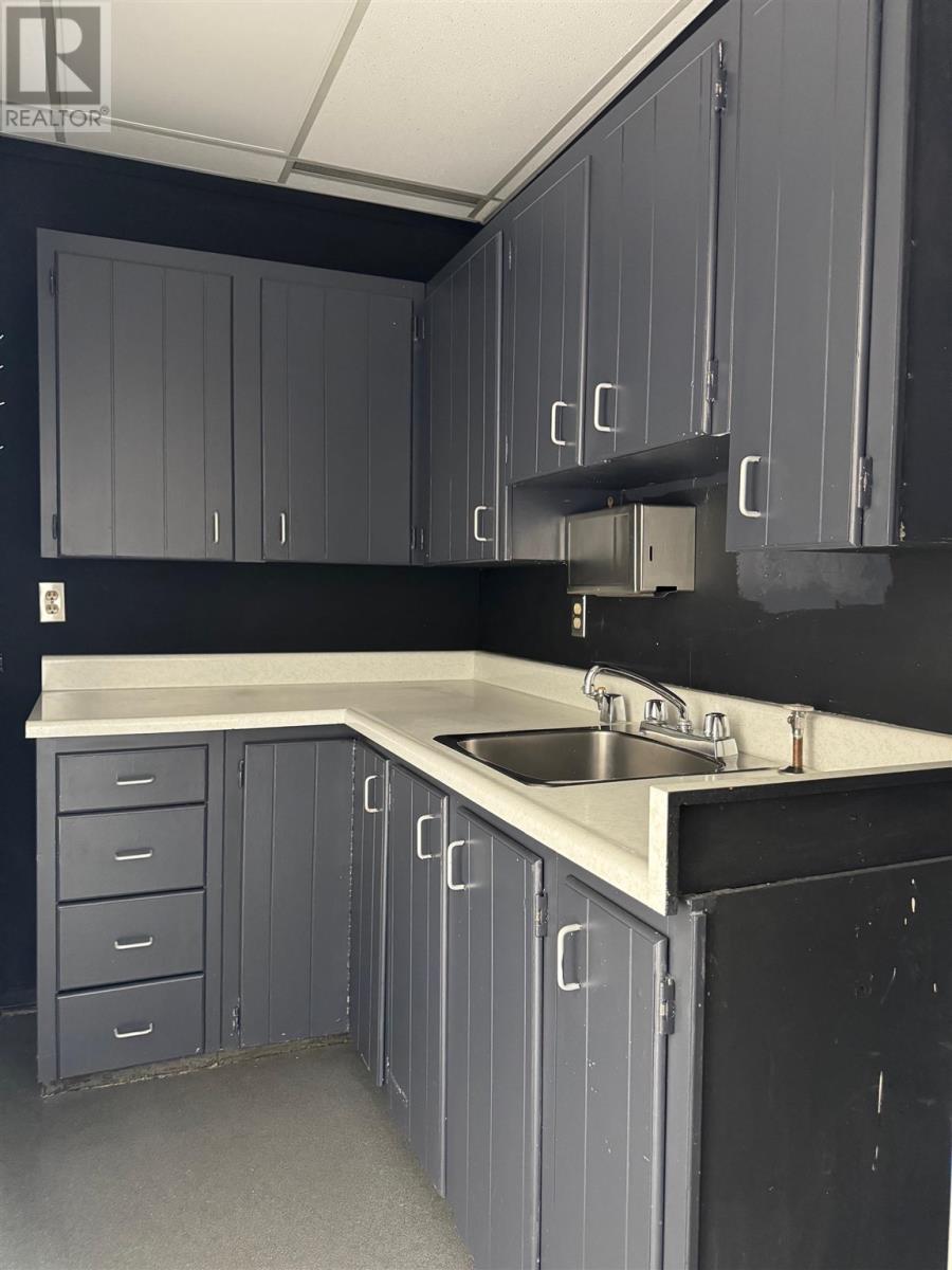 212 Queen St Property Photo 7