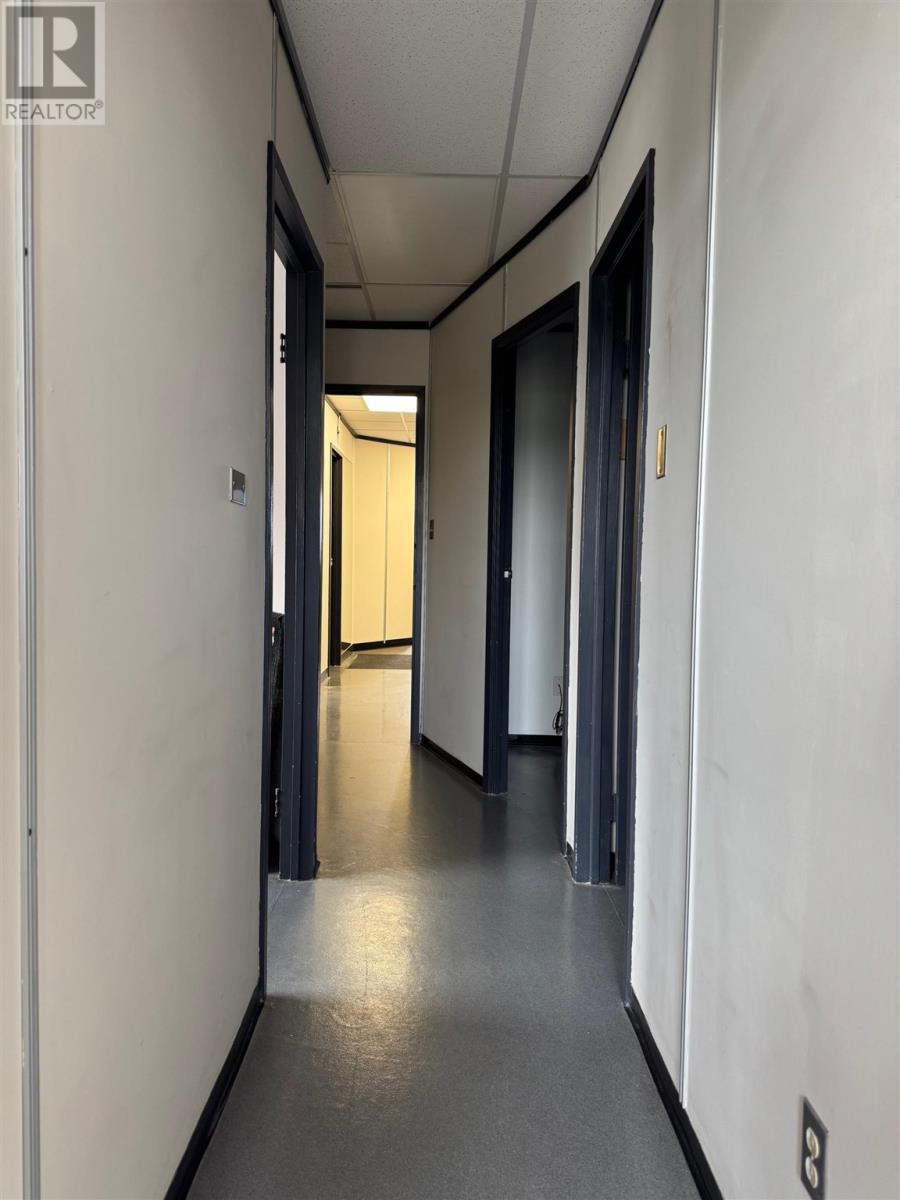 212 Queen St Property Photo 8