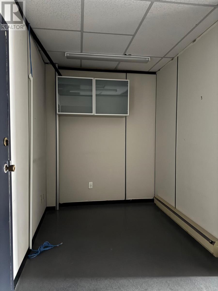 212 Queen St Property Photo 9