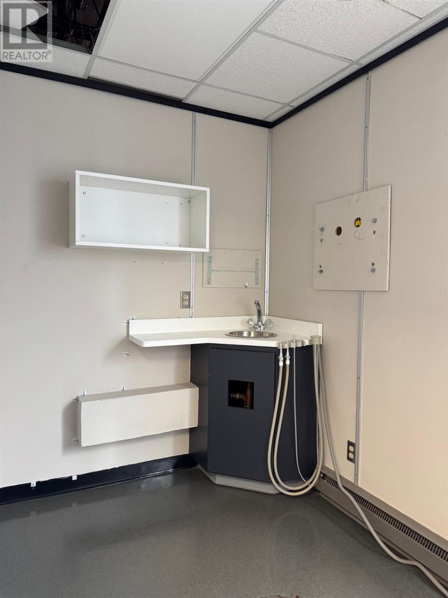 212 Queen St Property Photo 10