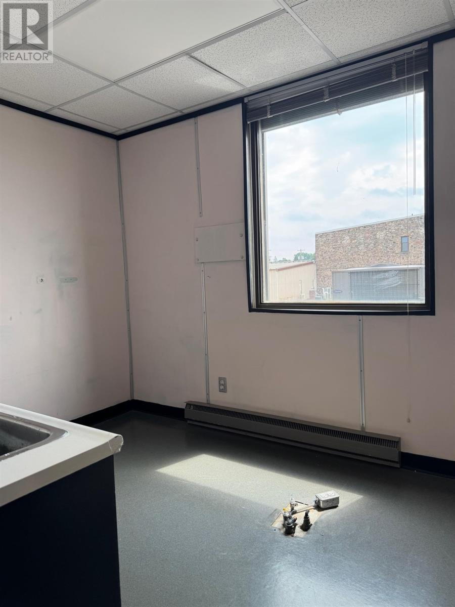 212 Queen St Property Photo 11