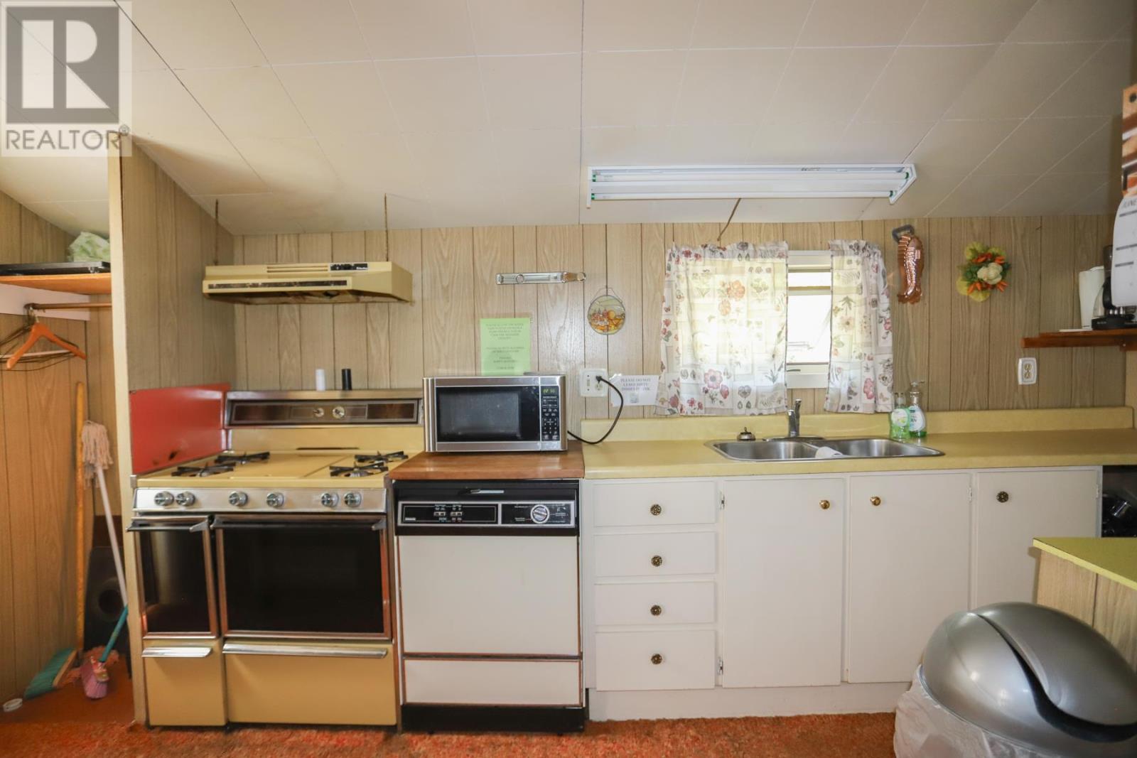 3020 Bowker St Property Photo 43