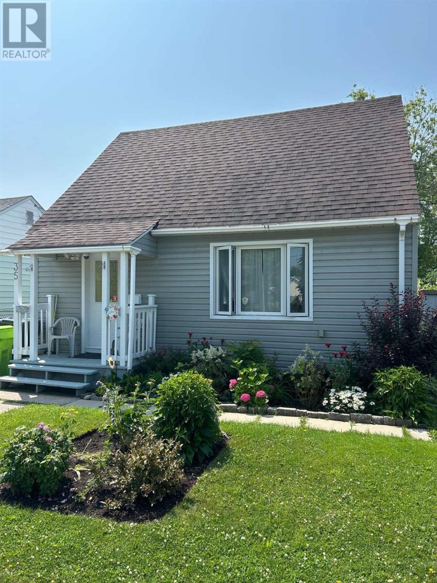35 Montgomery Ave Property Photo
