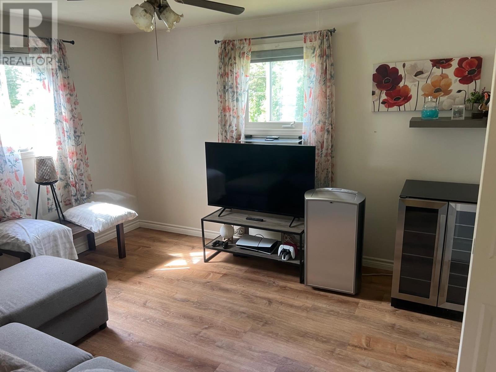 21 Eley Rd Property Photo 7