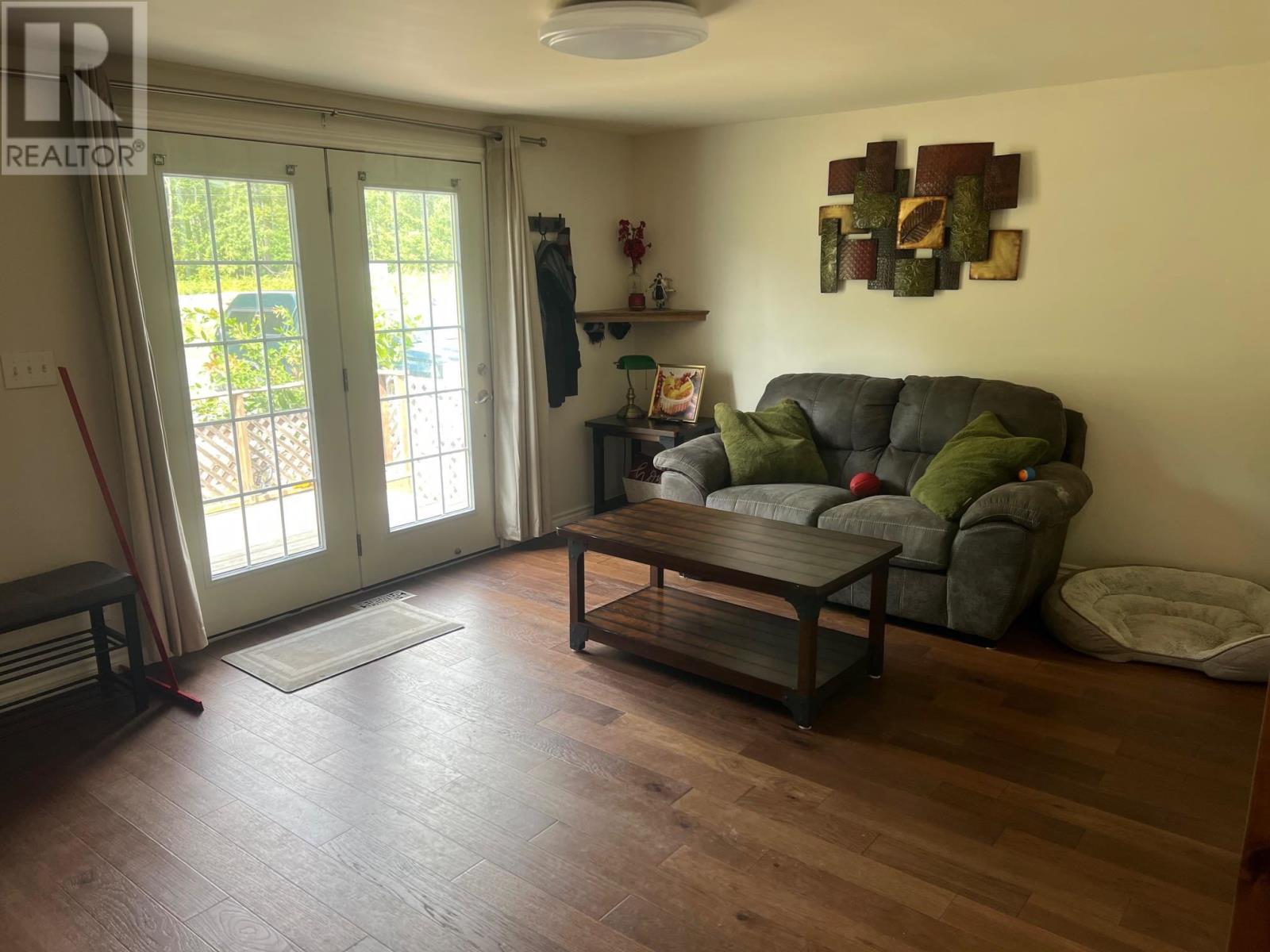 21 Eley Rd Property Photo 8