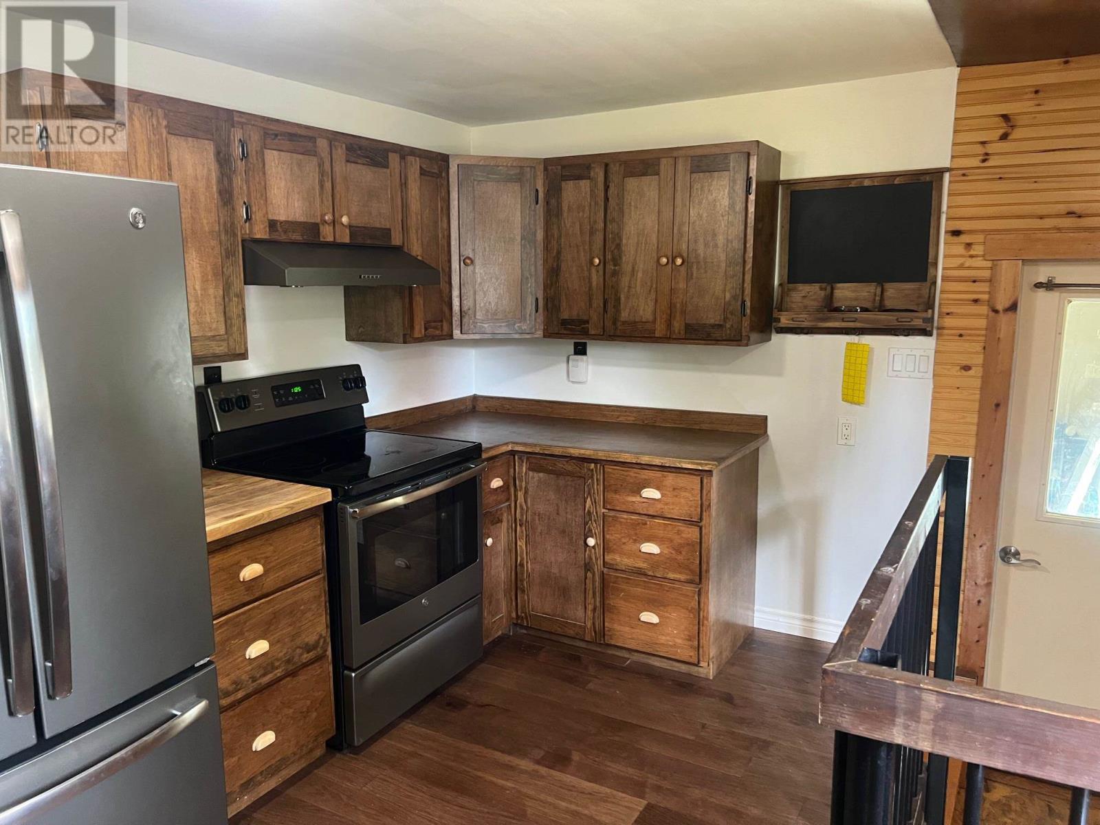 21 Eley Rd Property Photo 10