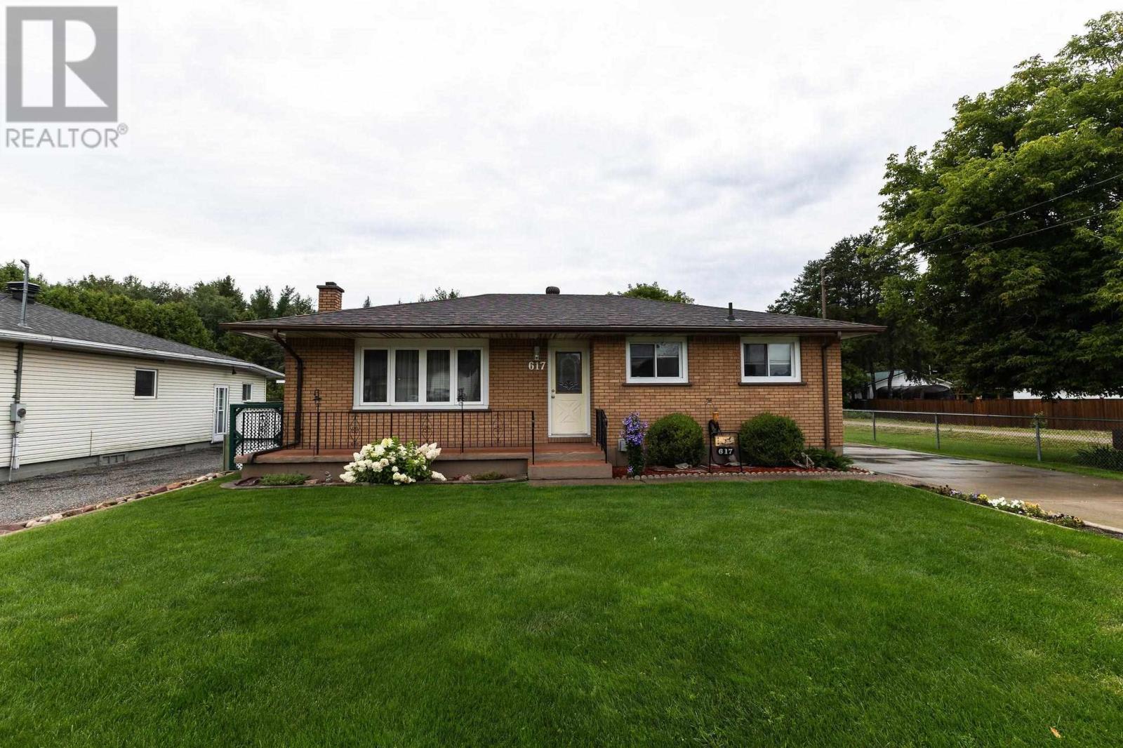 617 Boundary Rd Property Photo 3