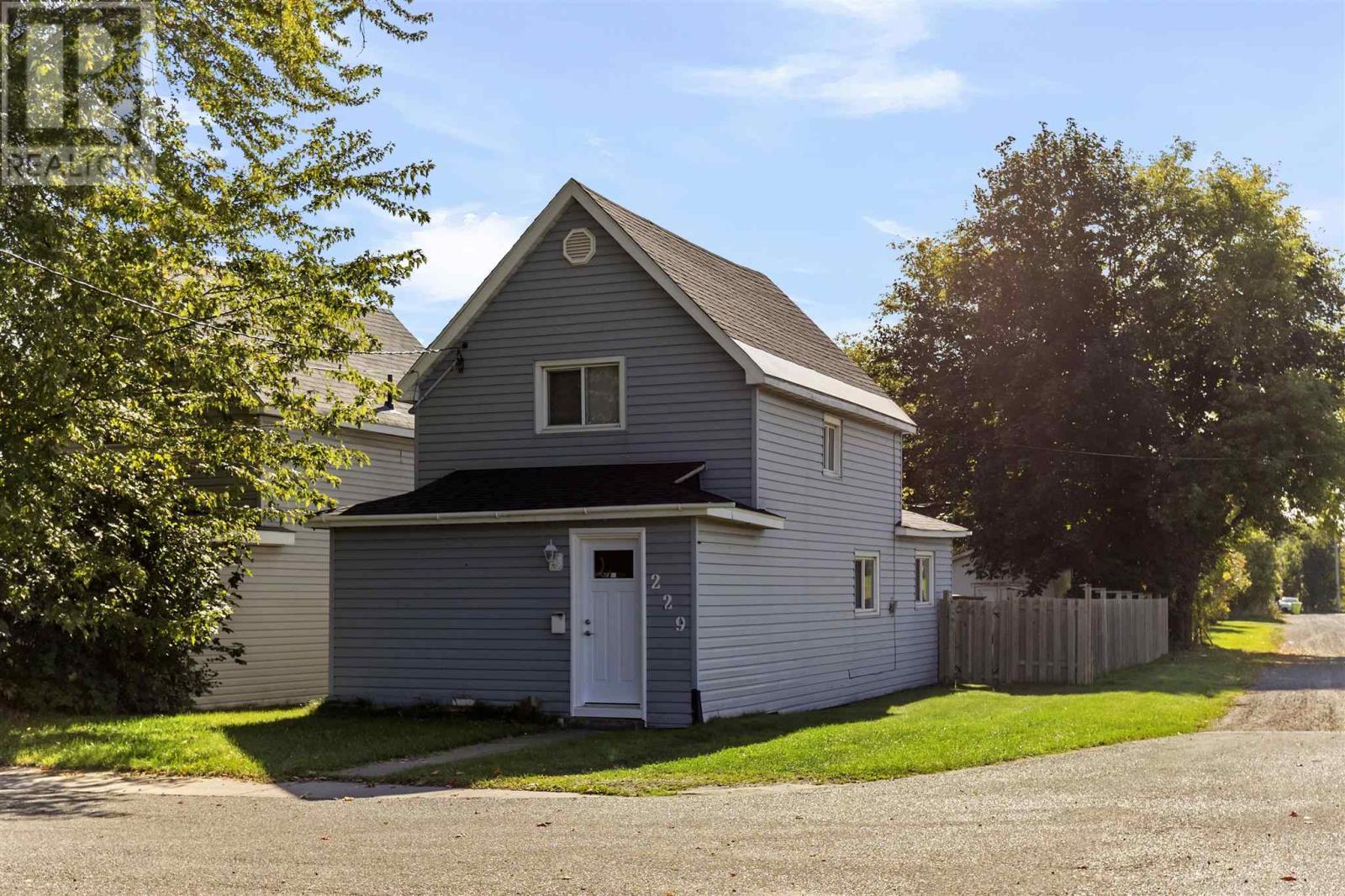 229 St. George's AVE Property Photo 1