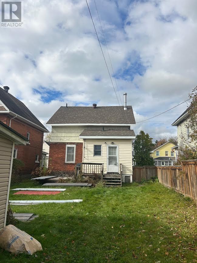 250 John St Property Photo 2