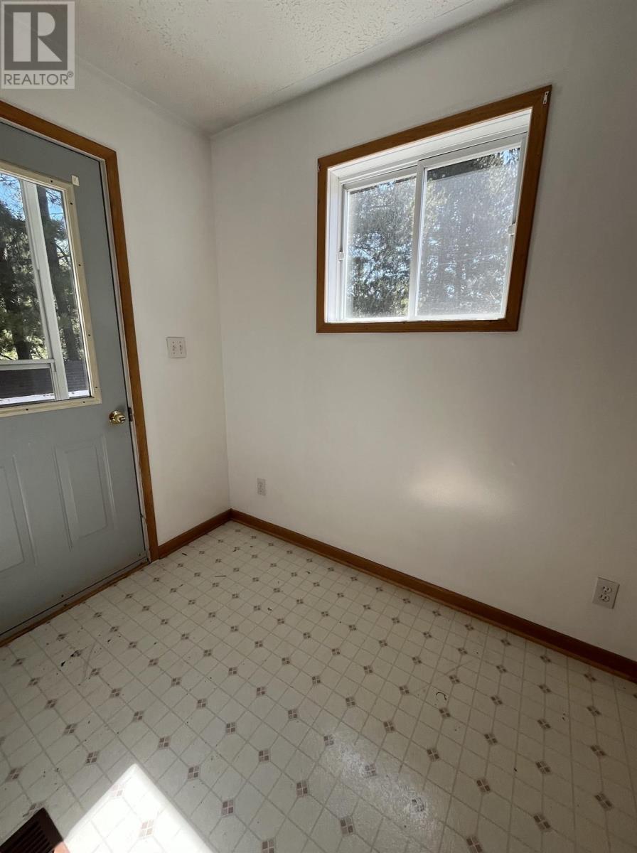 50 Russell Ave Property Photo 10
