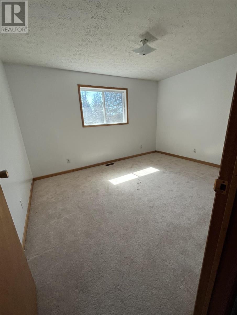 50 Russell Ave Property Photo 13