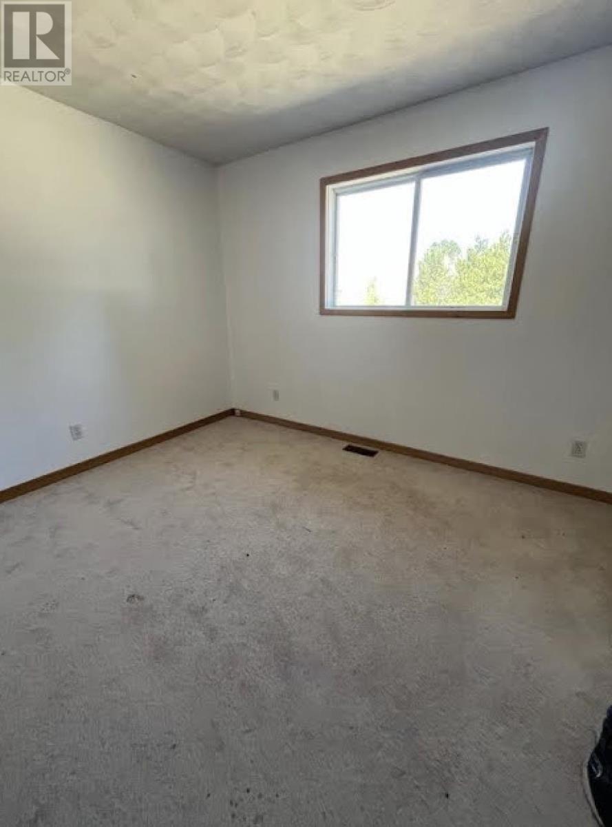 50 Russell Ave Property Photo 14