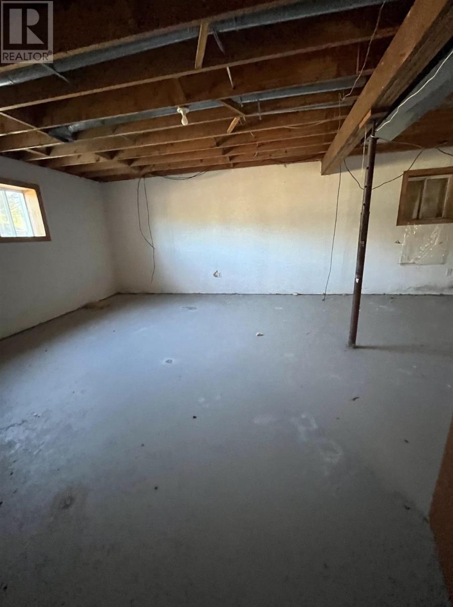 50 Russell Ave Property Photo 16