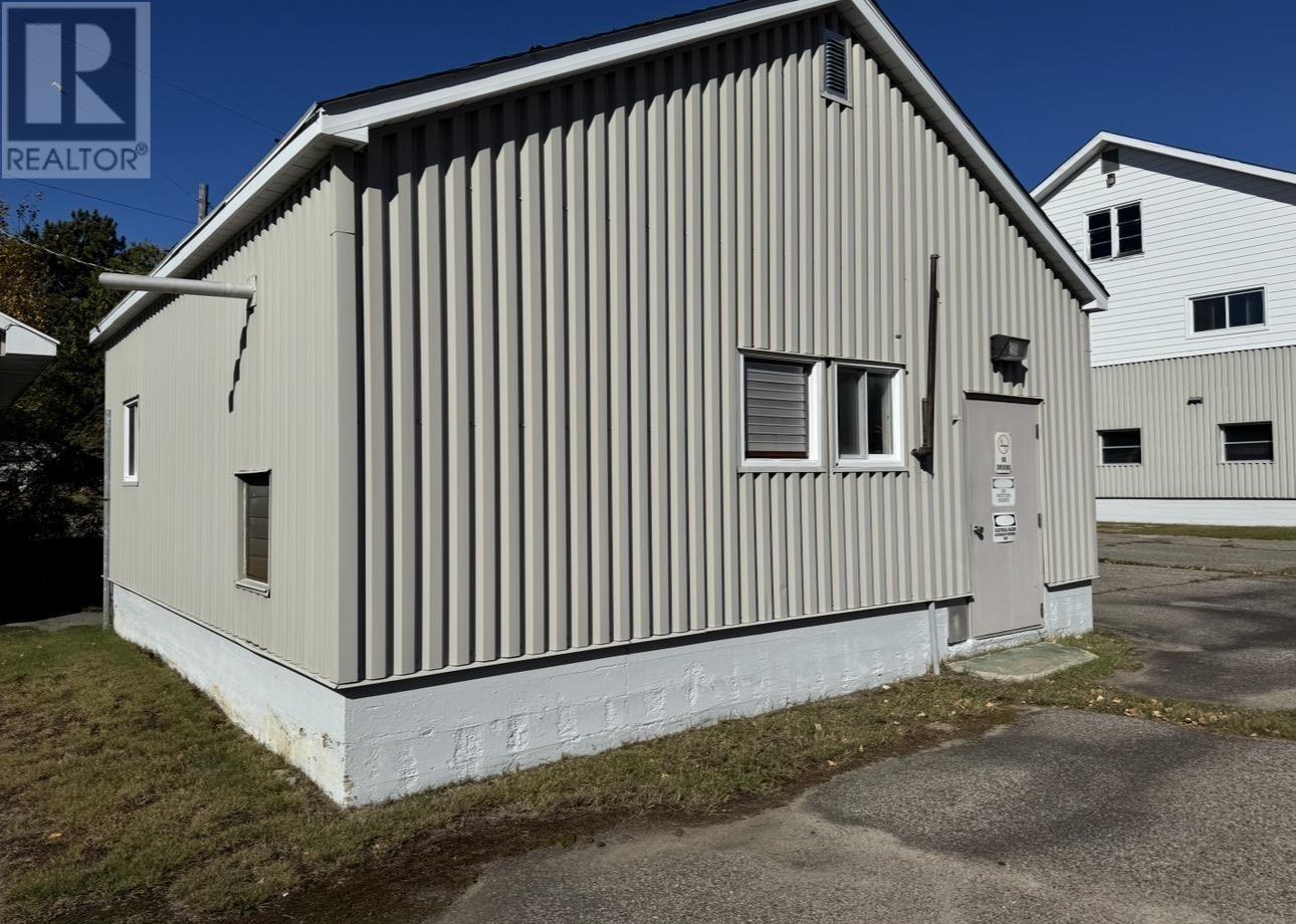 . Henry St Property Photo 8