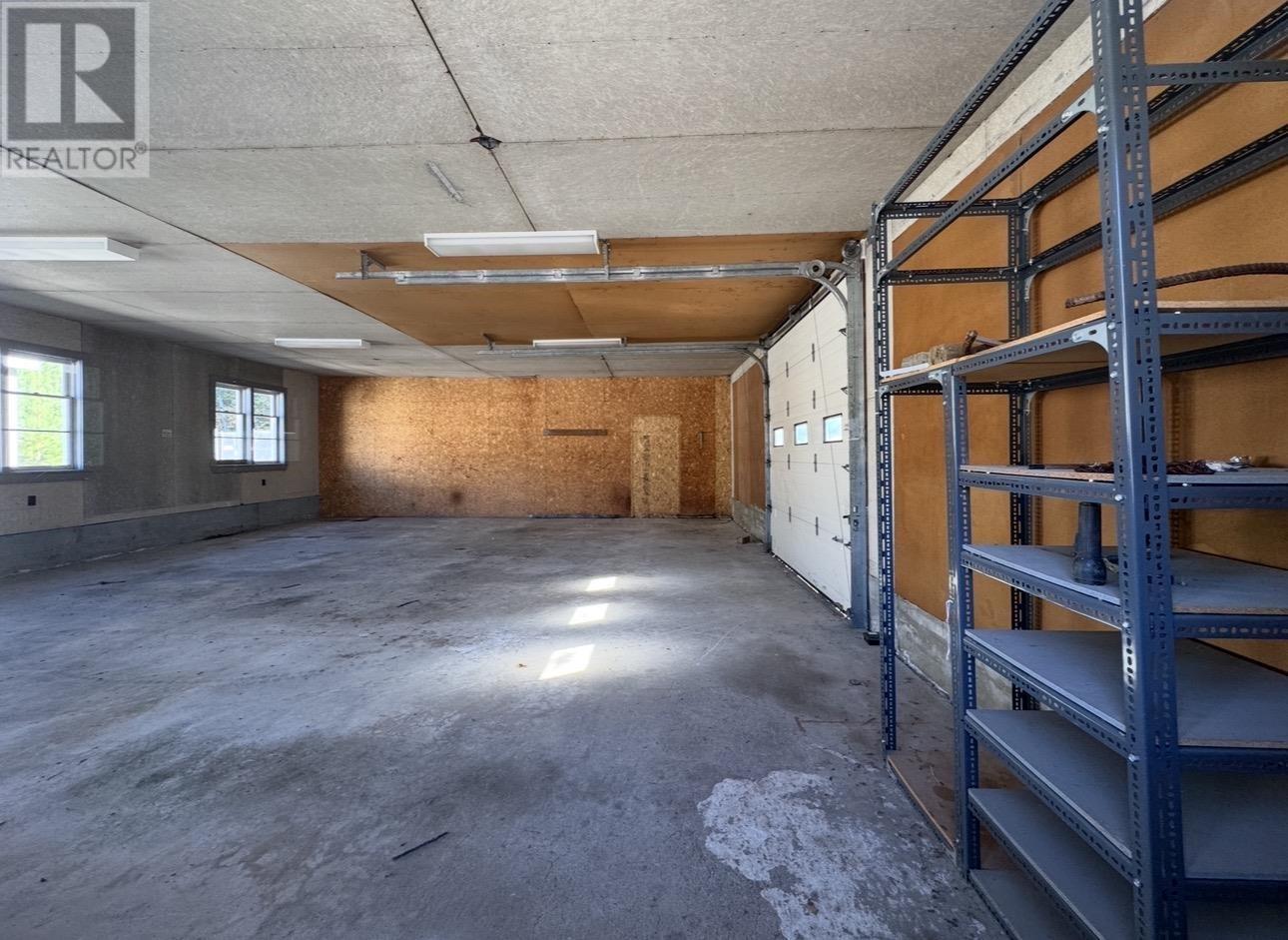 . Henry St Property Photo 11