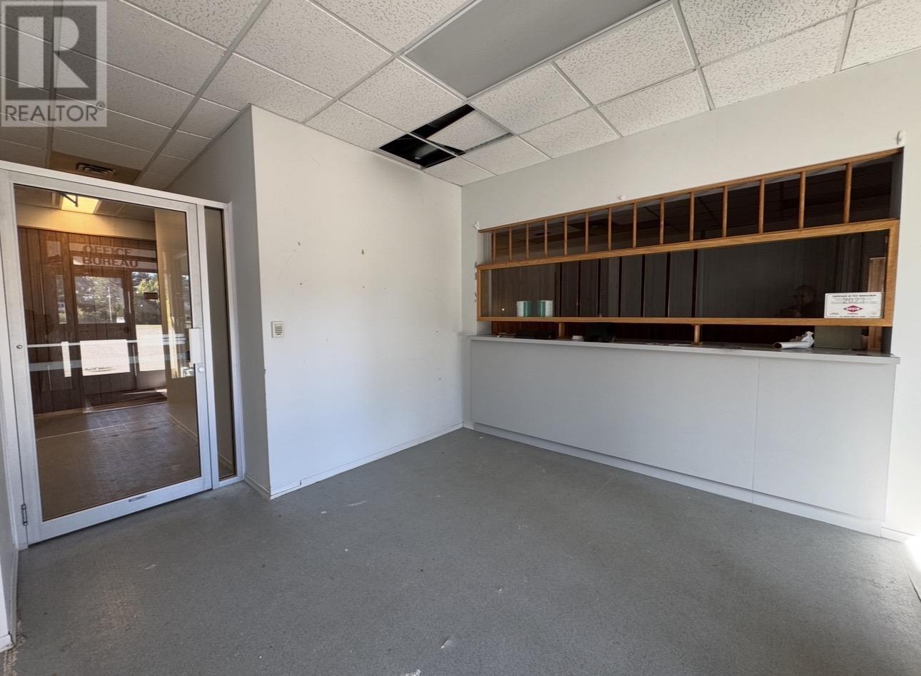 . Henry St Property Photo 16
