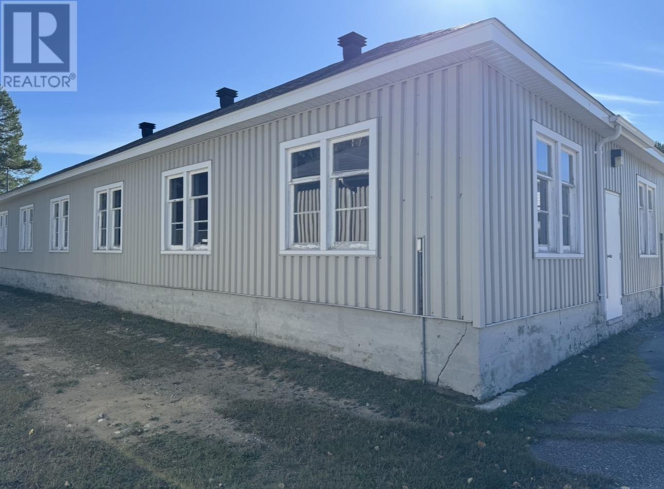 . Henry St Property Photo 23