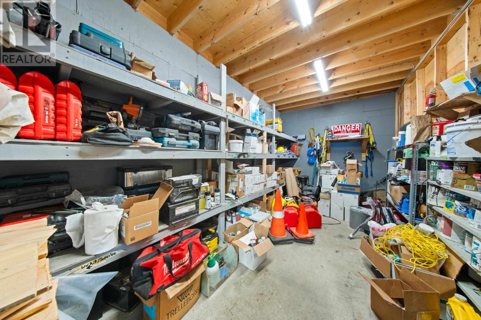 121 White Oak Dr E Property Photo 46