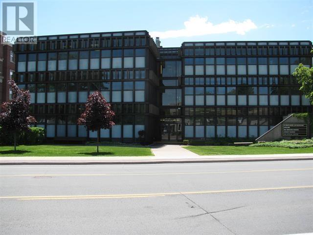 955 Queen St E Property Photo 1