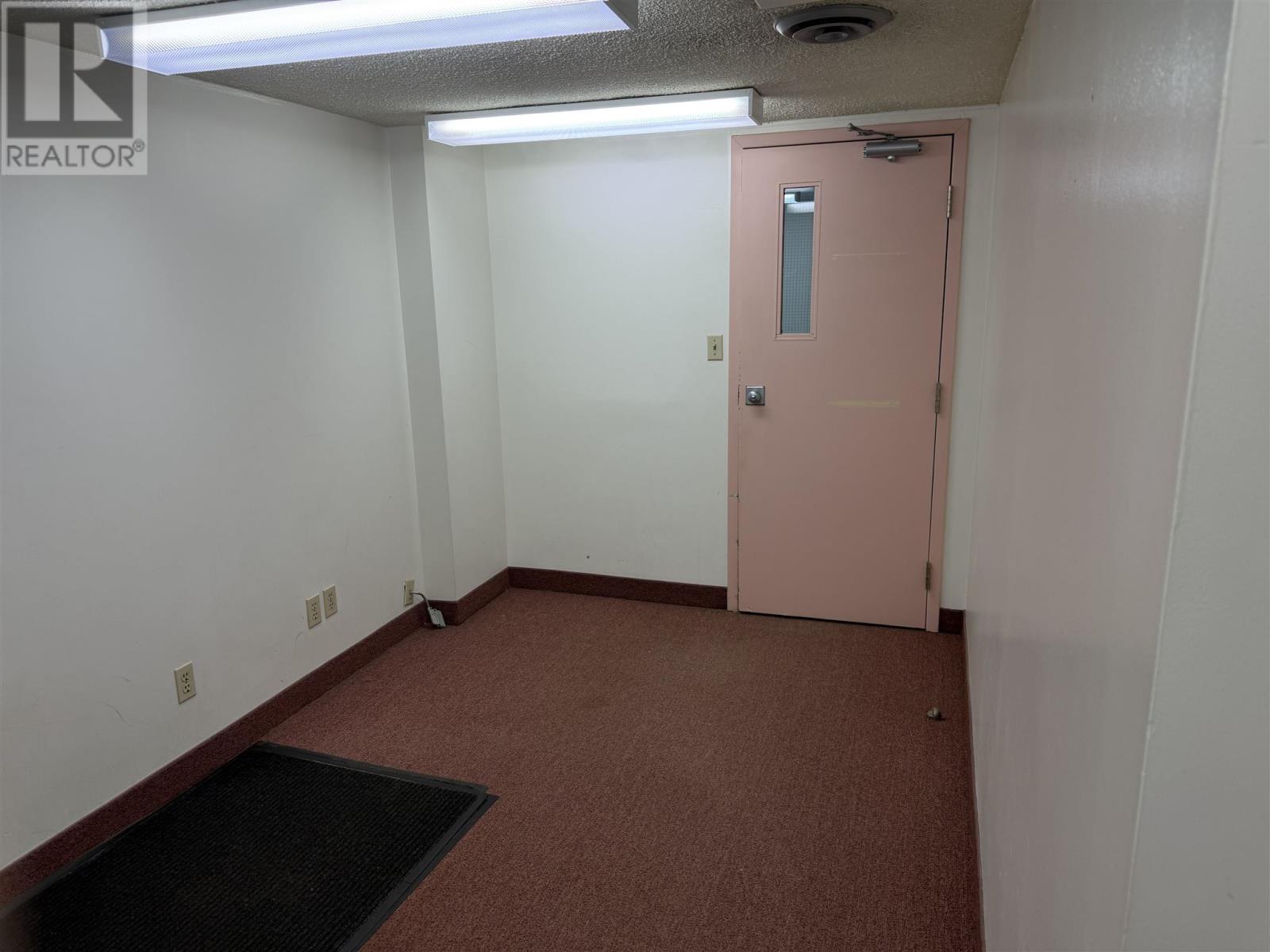 955 Queen St E Property Photo 2