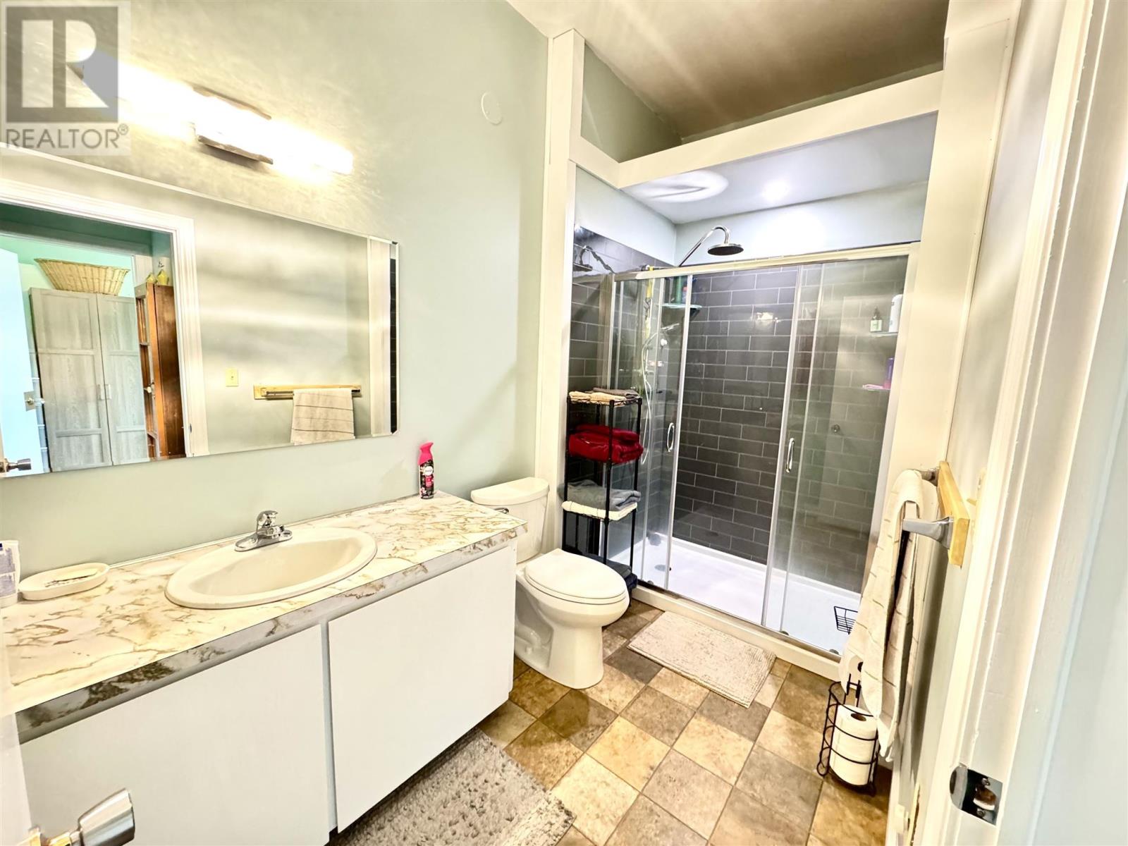 323 Hardy Ave Property Photo 5