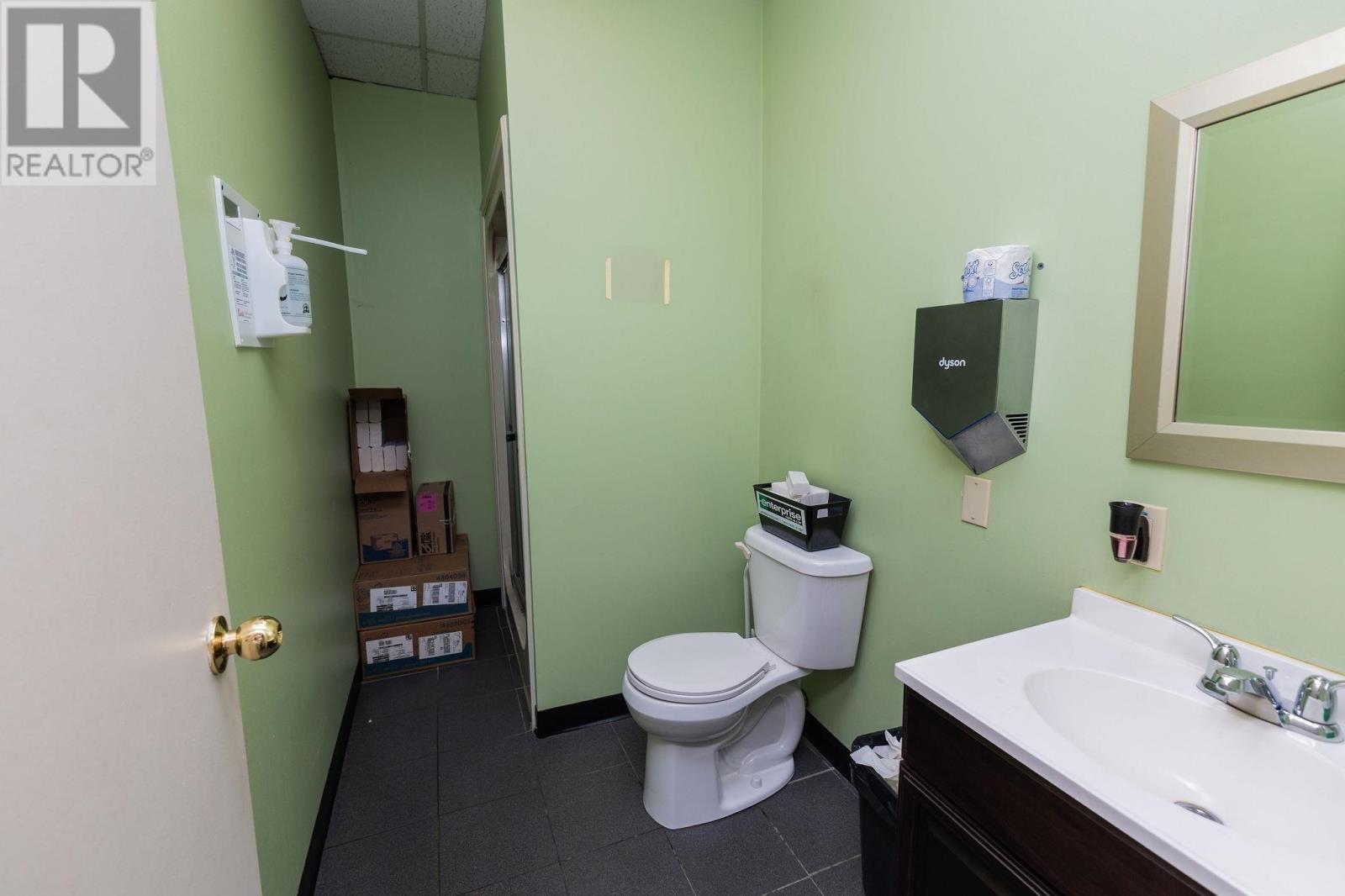 97 Great Northern Rd Property Photo 6