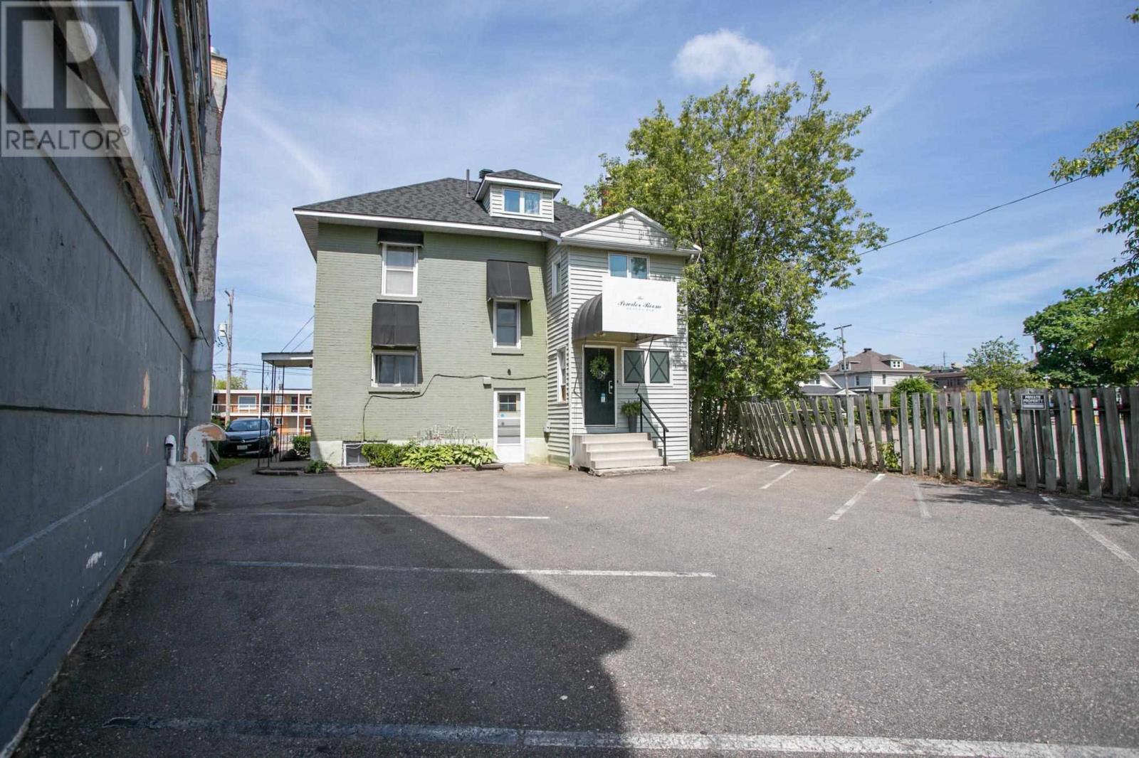 140 East St Property Photo 3