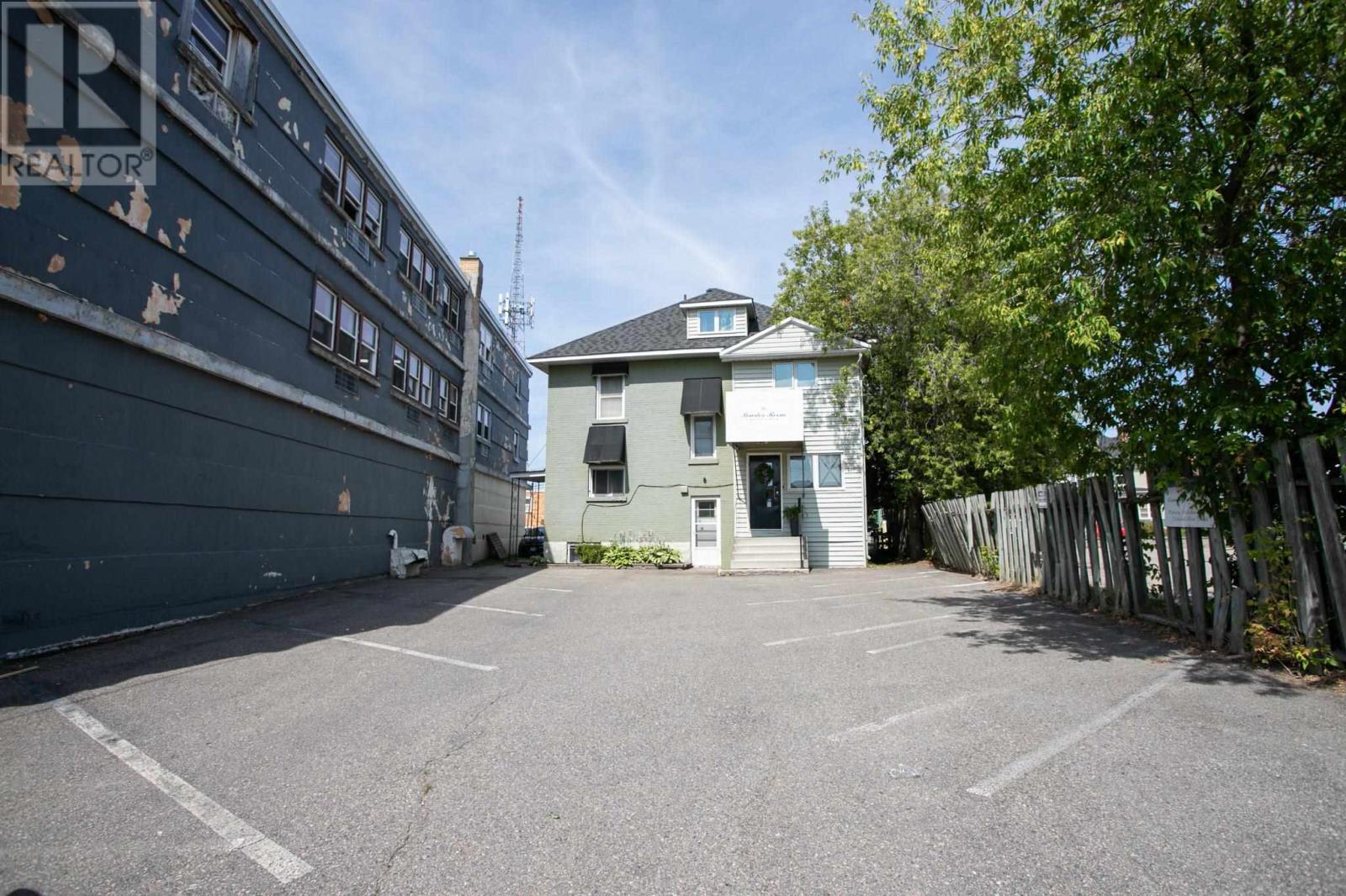 140 East St Property Photo 4