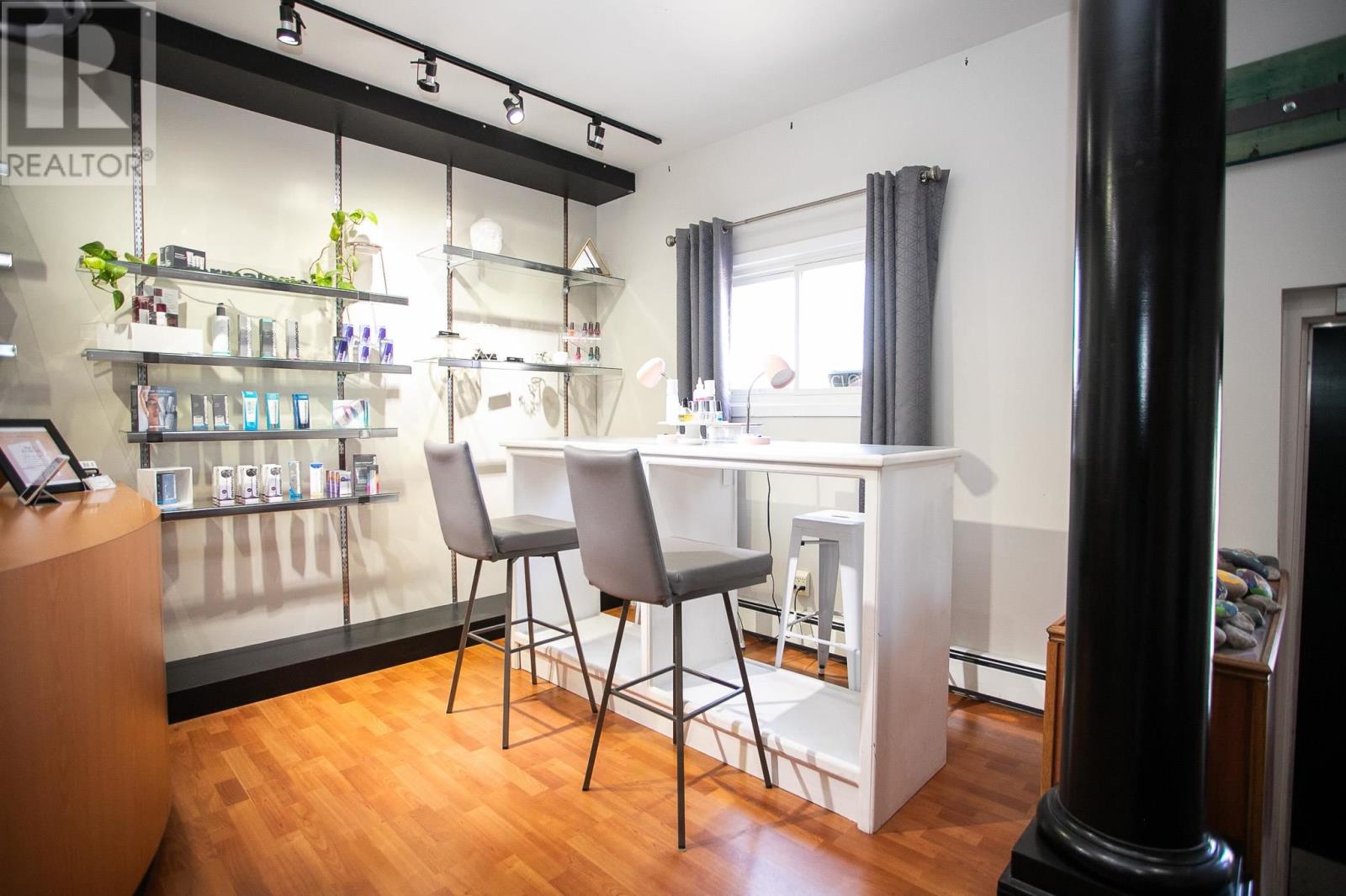 140 East St Property Photo 7