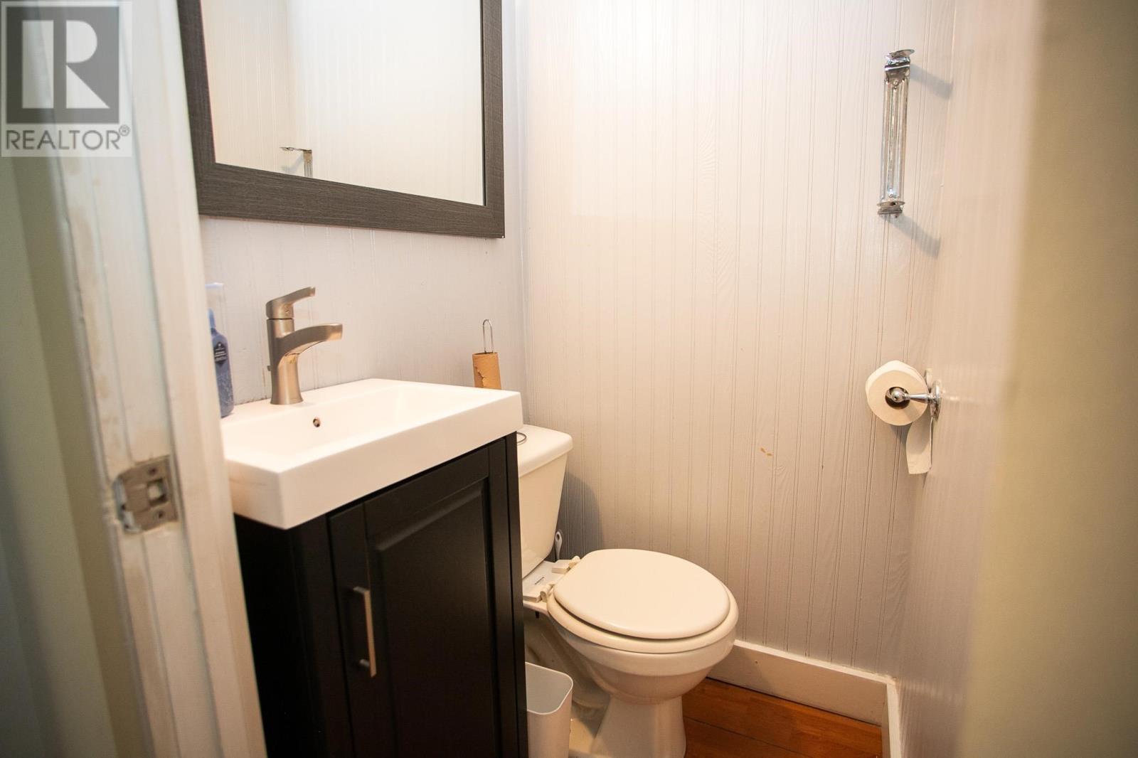 140 East St Property Photo 17
