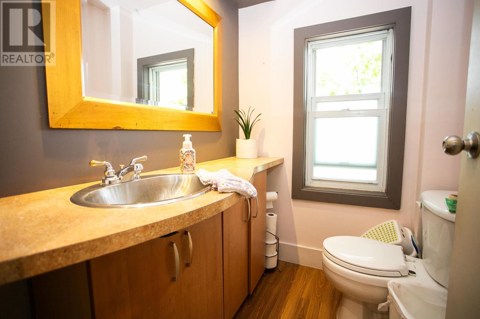 140 East St Property Photo 29