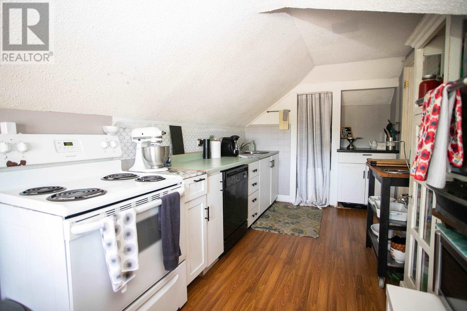 140 East St Property Photo 33
