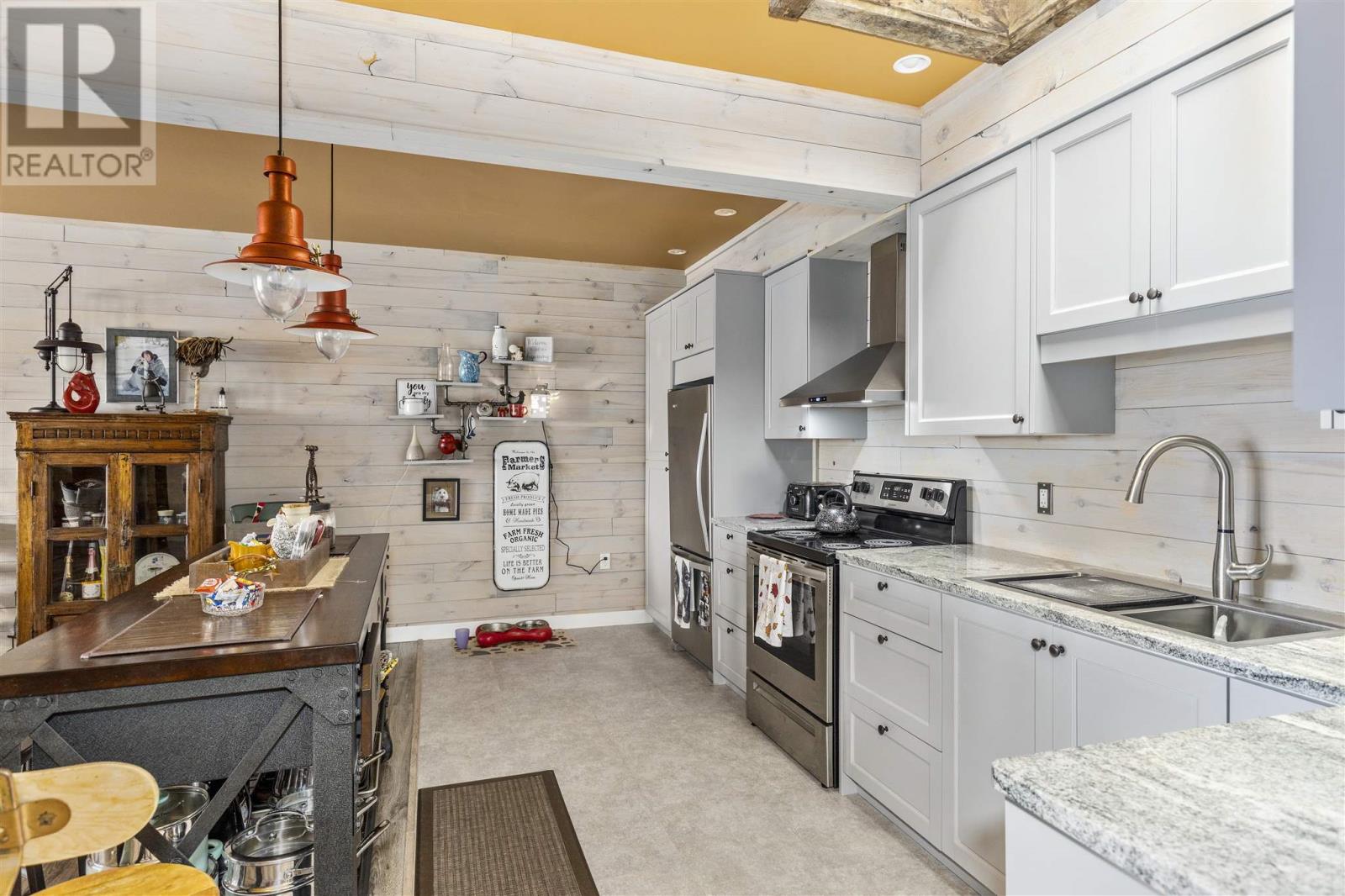 7 Woodward Ave Property Photo 12