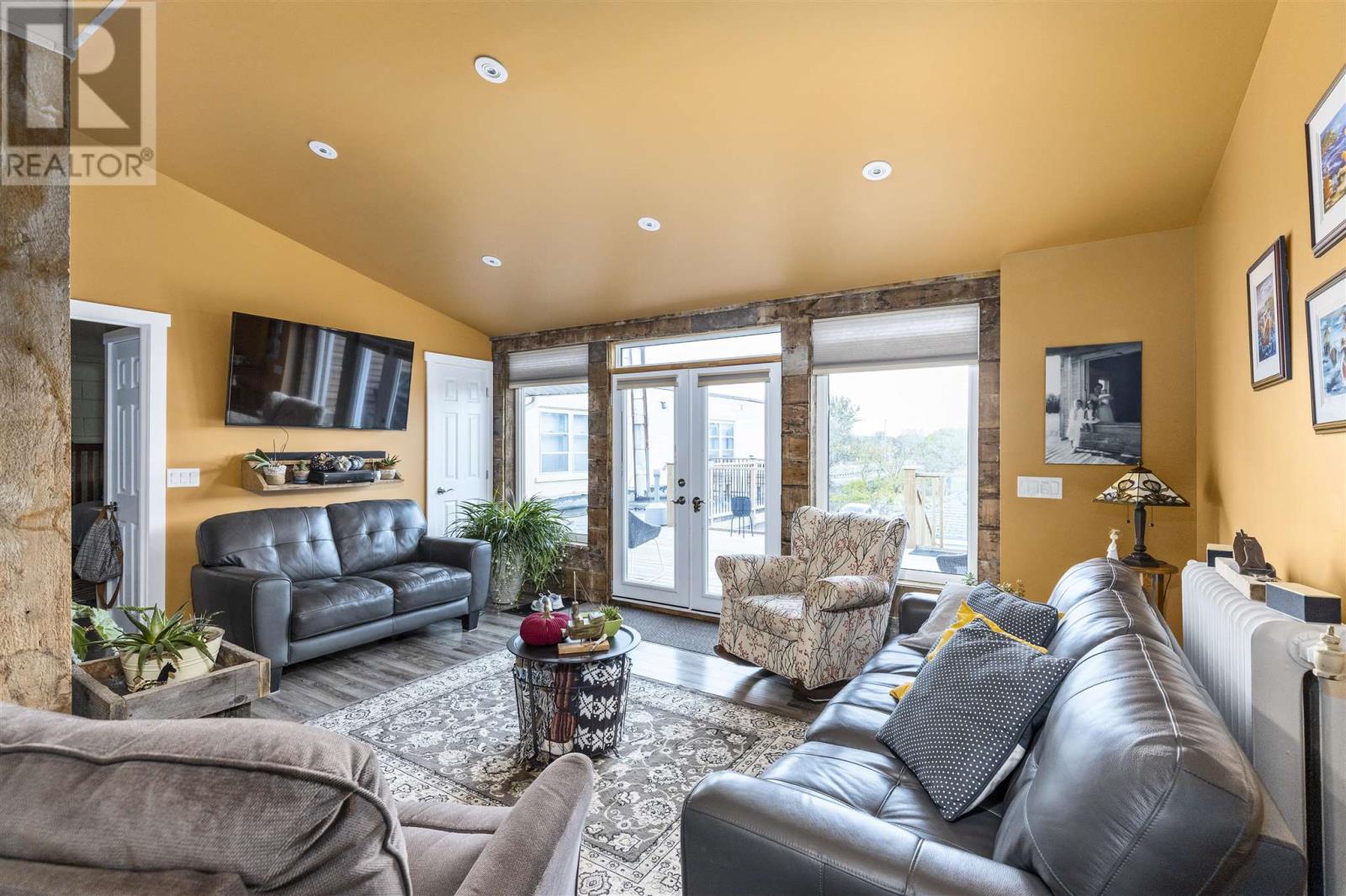 7 Woodward Ave Property Photo 14
