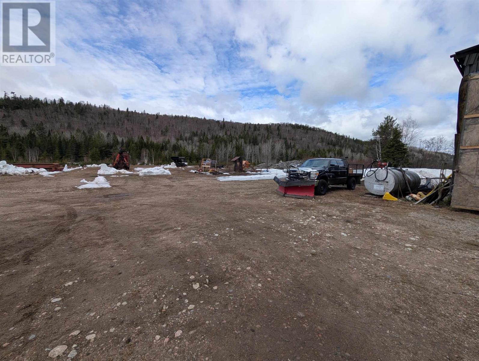 Lease Man576 Highway 101 Property Photo 2