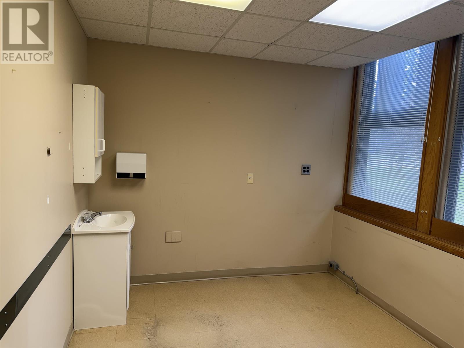 955 Queen St E # 108 Property Photo 5