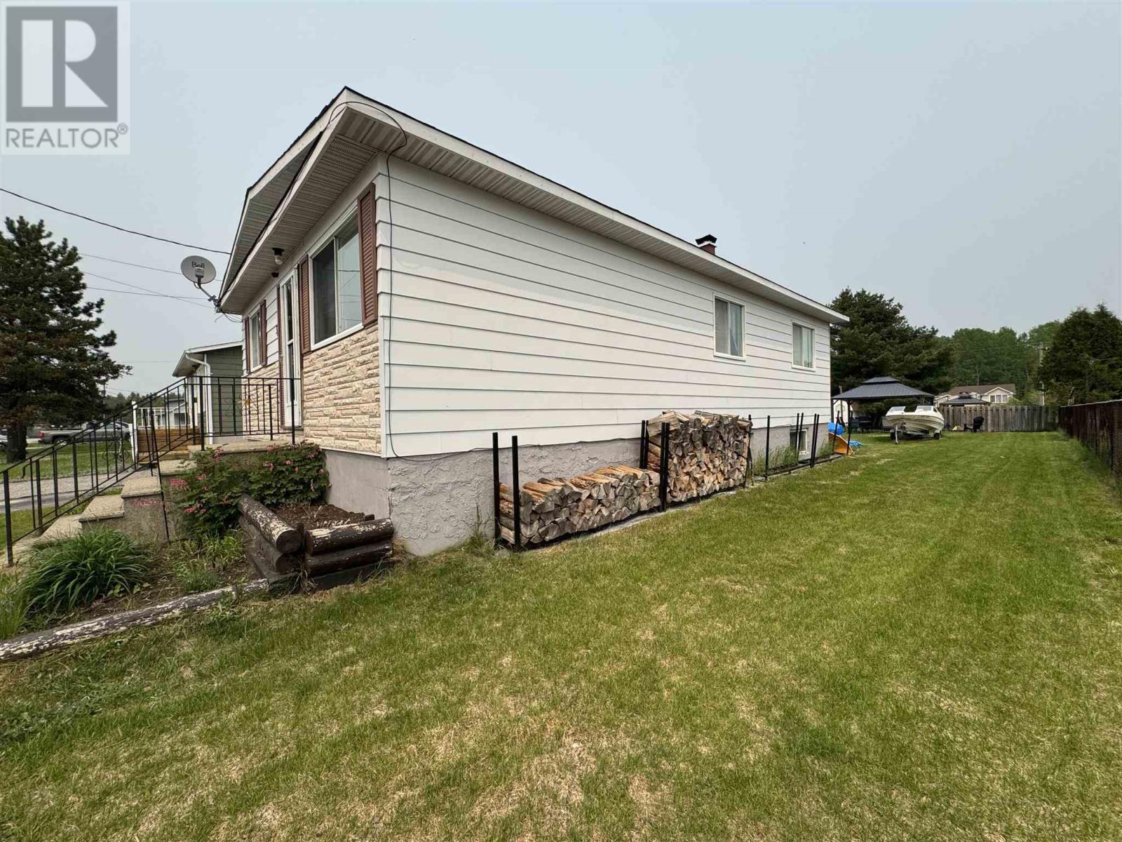 38 Richard St Property Photo 3
