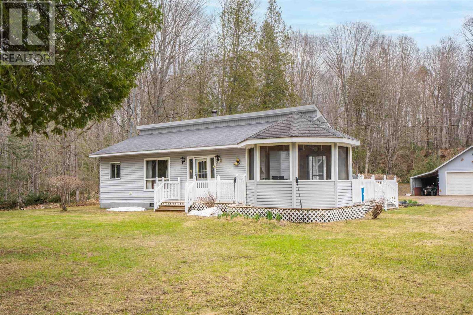 98 Whispering Pines Rd Photo de la propriété 1