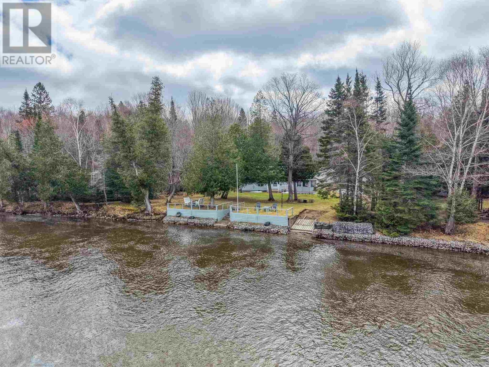 98 Whispering Pines Rd Property Photo 5