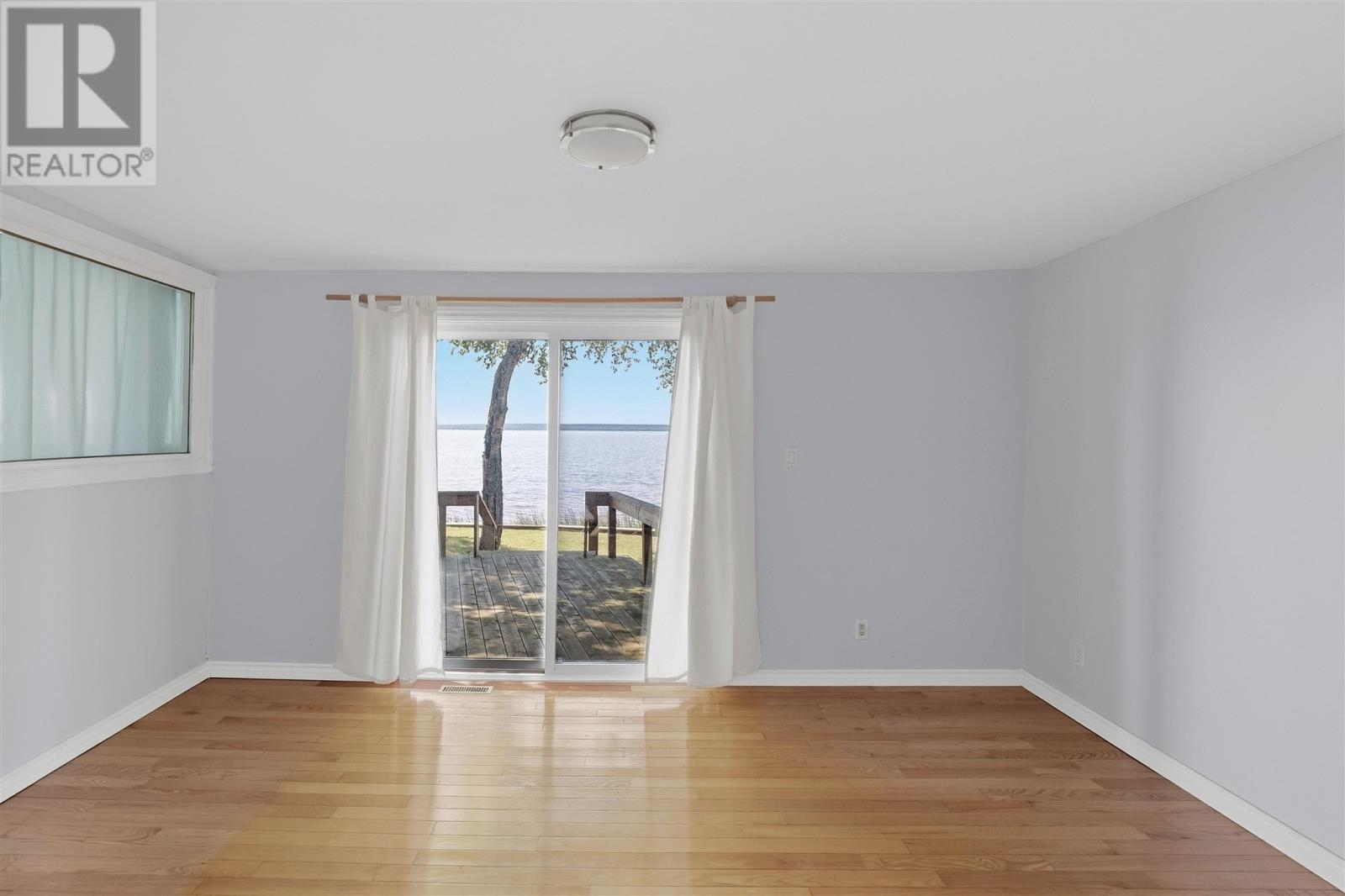 365 Sunnyside Beach Rd Property Photo 4