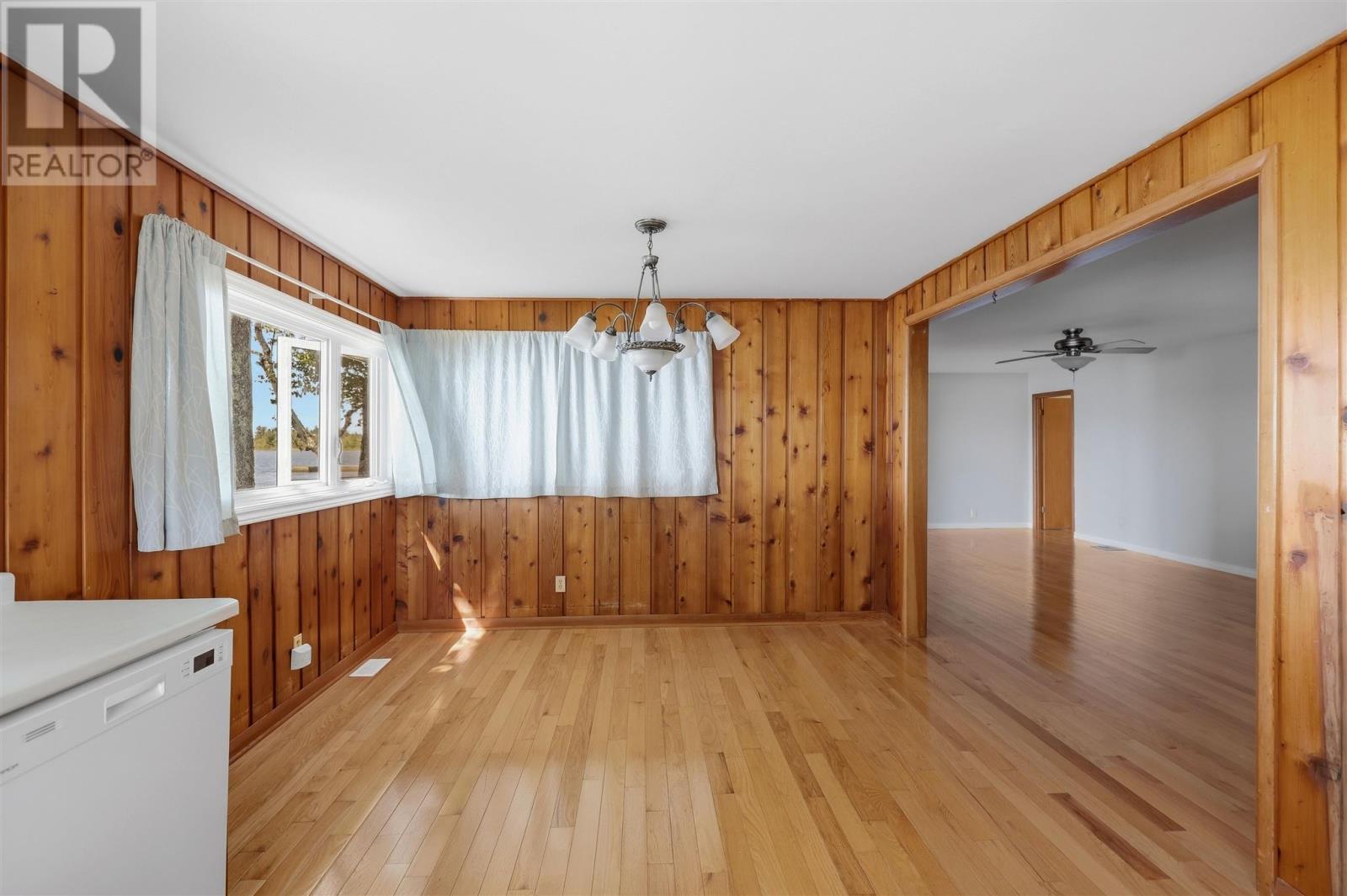 365 Sunnyside Beach Rd Property Photo 15