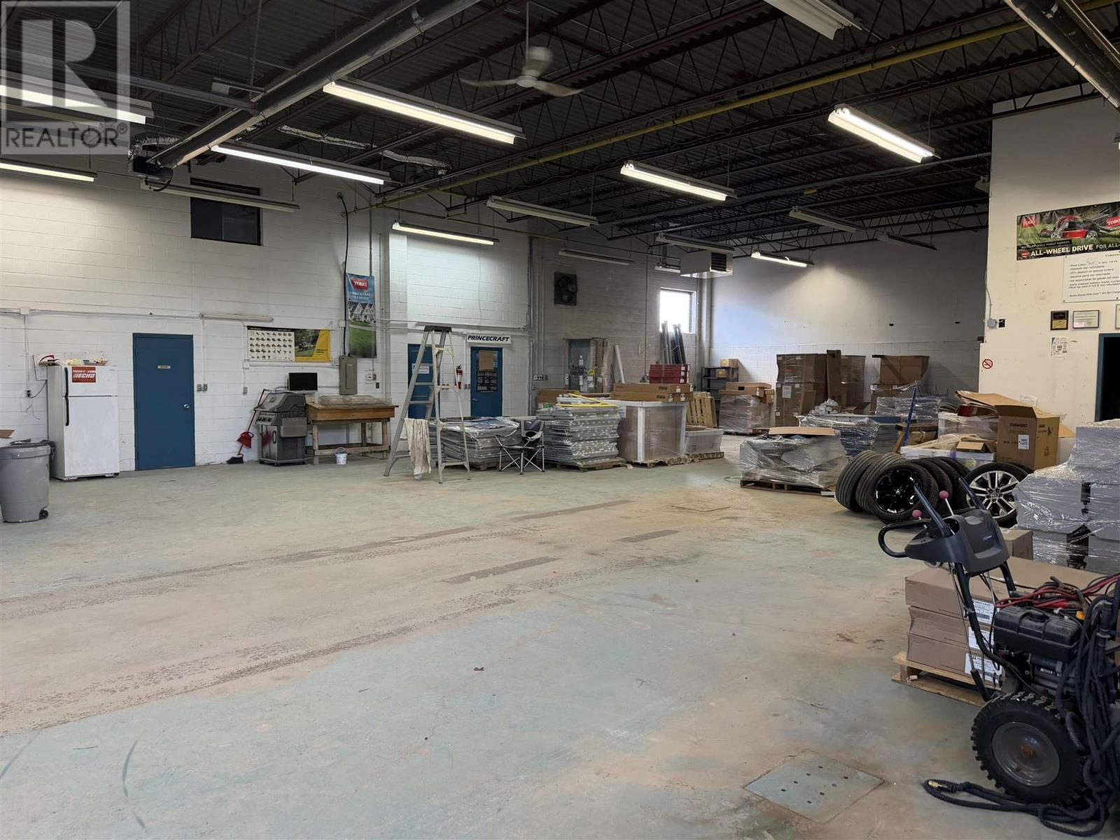 43 Industrial Park Cres Property Photo 4