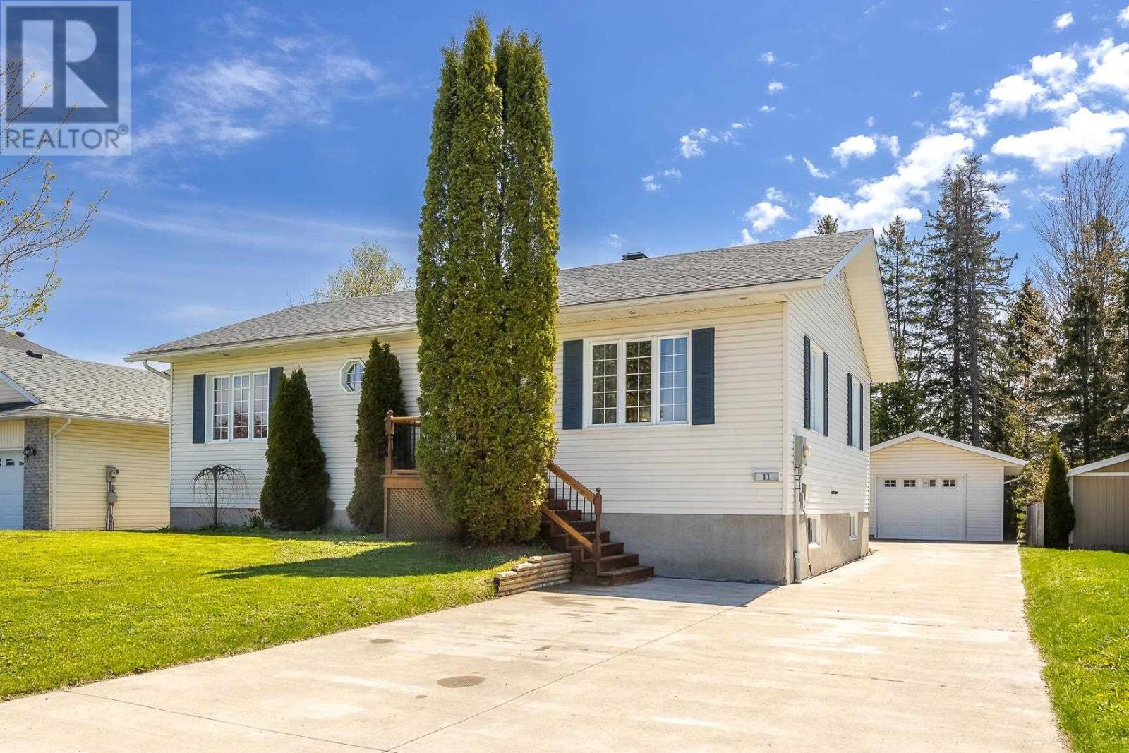11 Chatfield DR