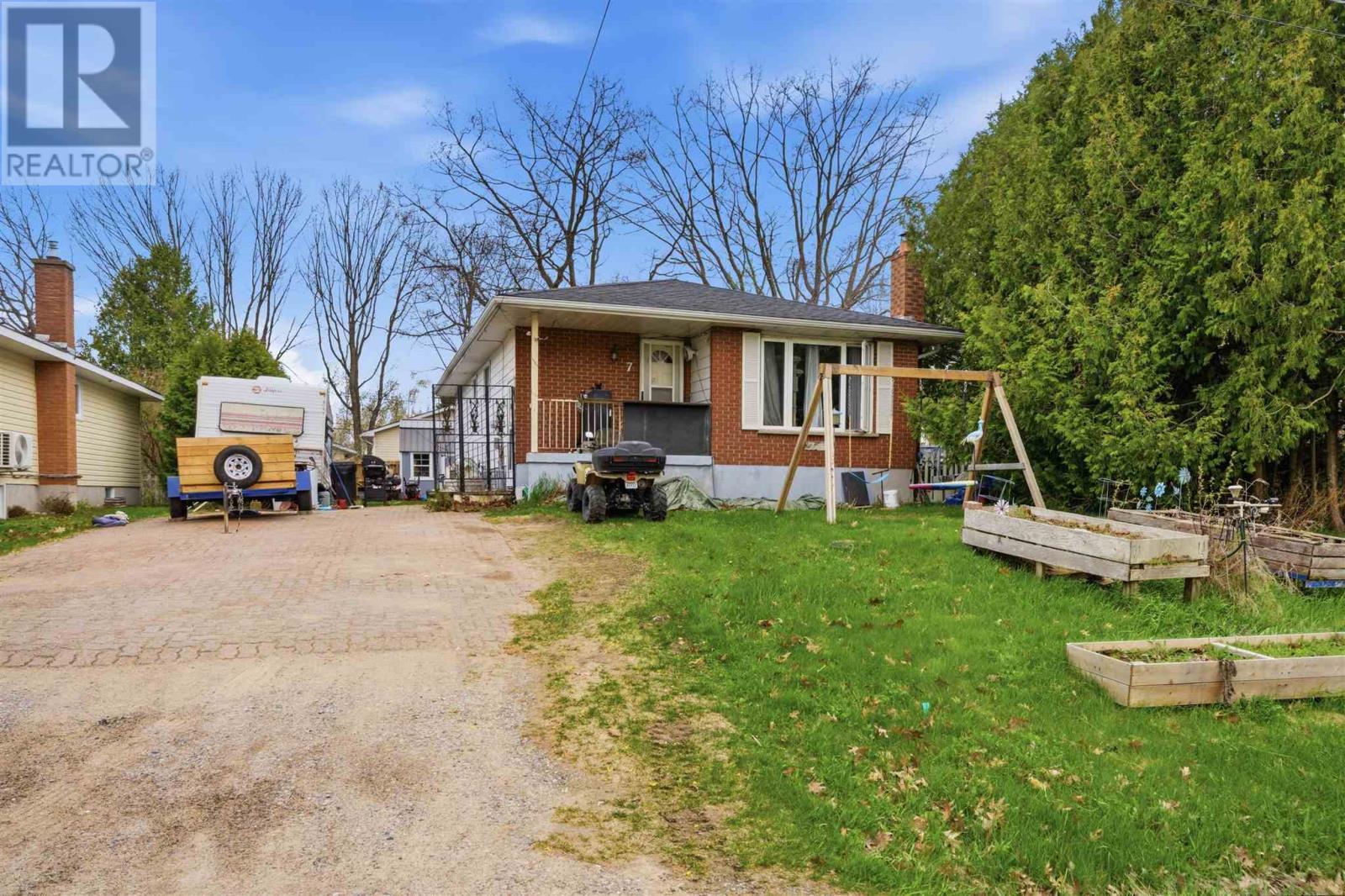 7 Schurm AVE Property Photo 1