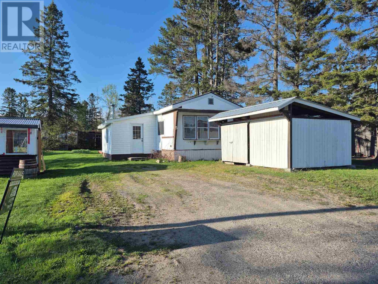 5 Willa Dr Property Photo 1