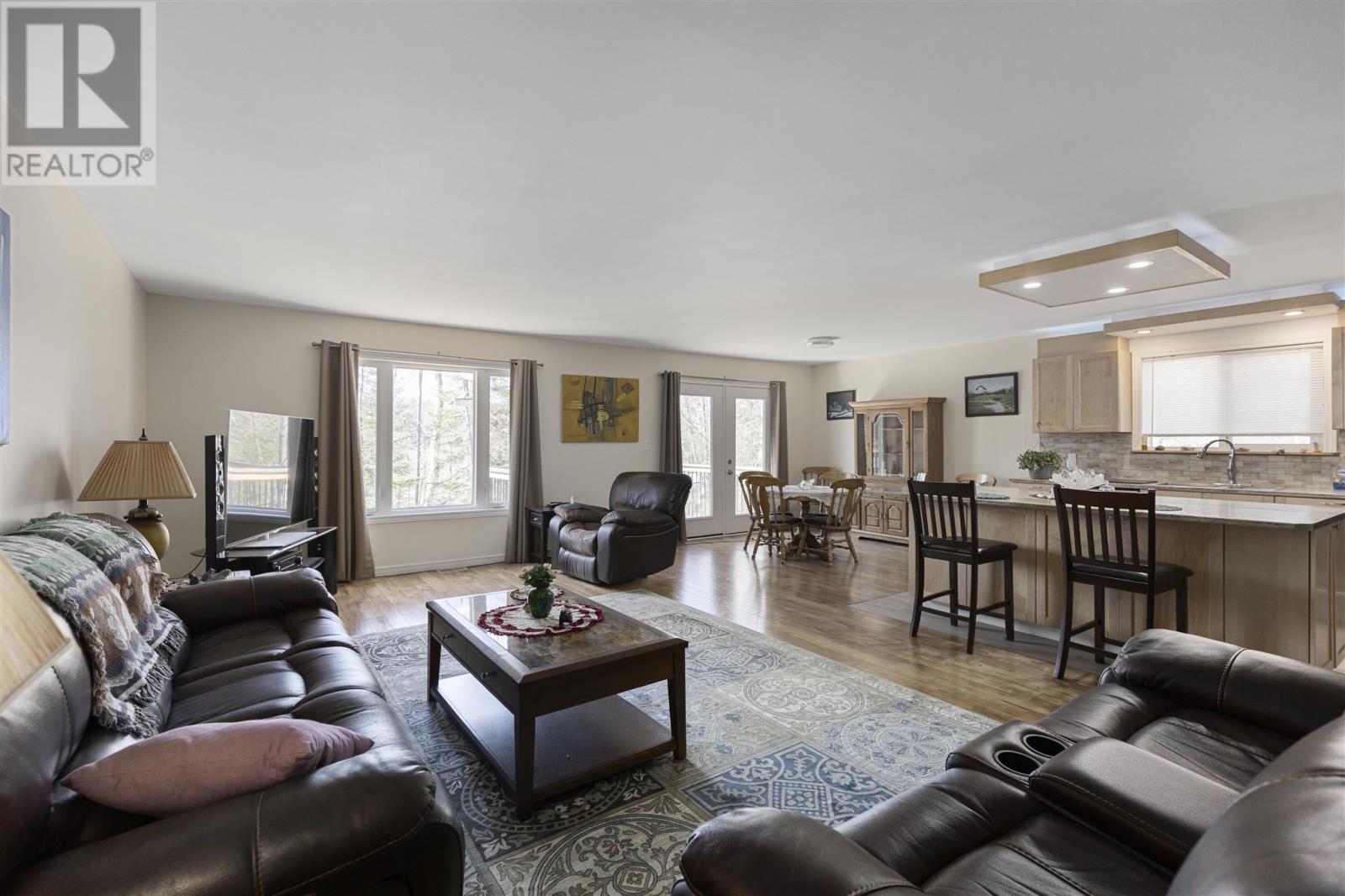 47 B River Dr Property Photo 4