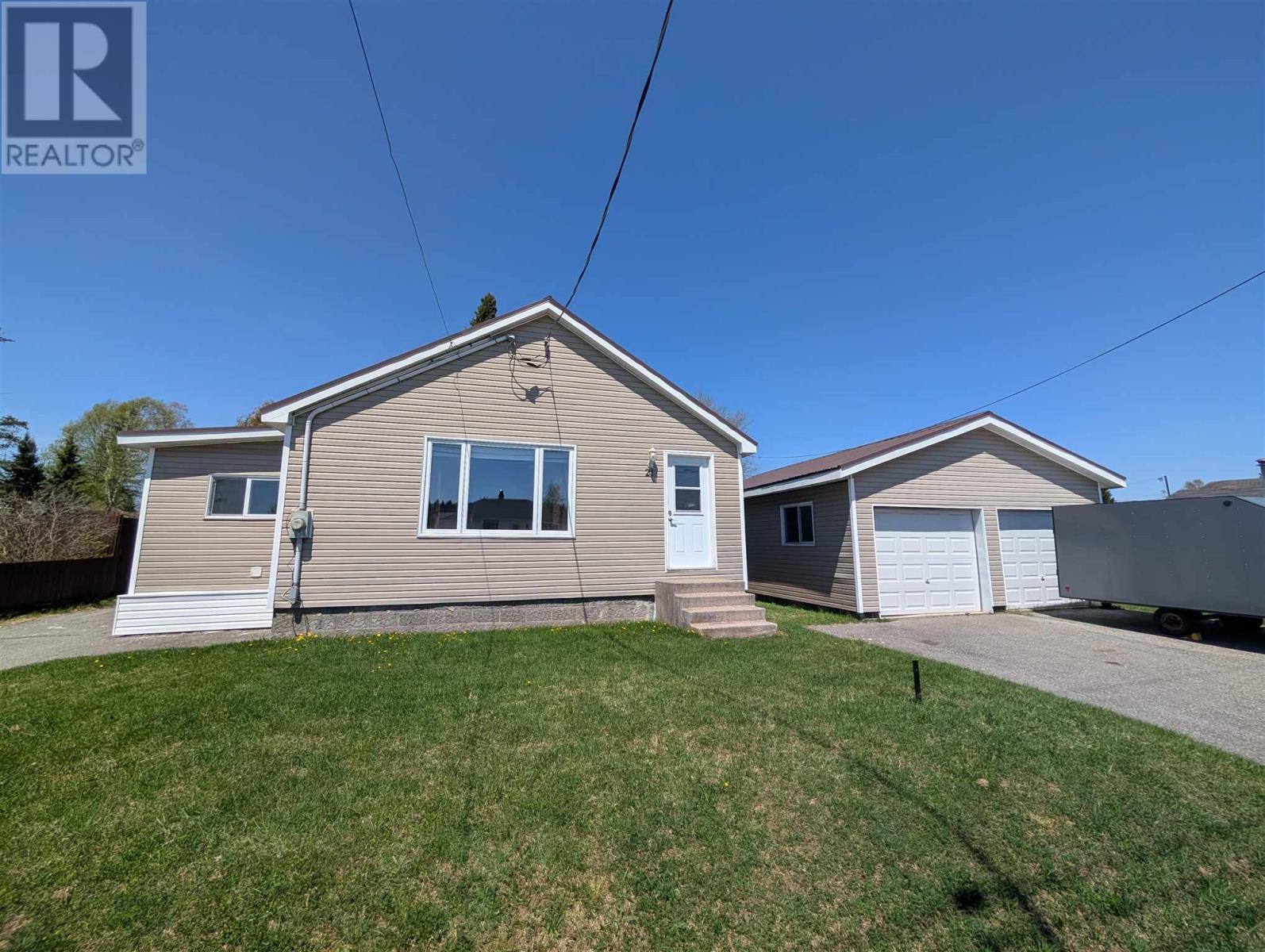 21 Joliet St Property Photo 1
