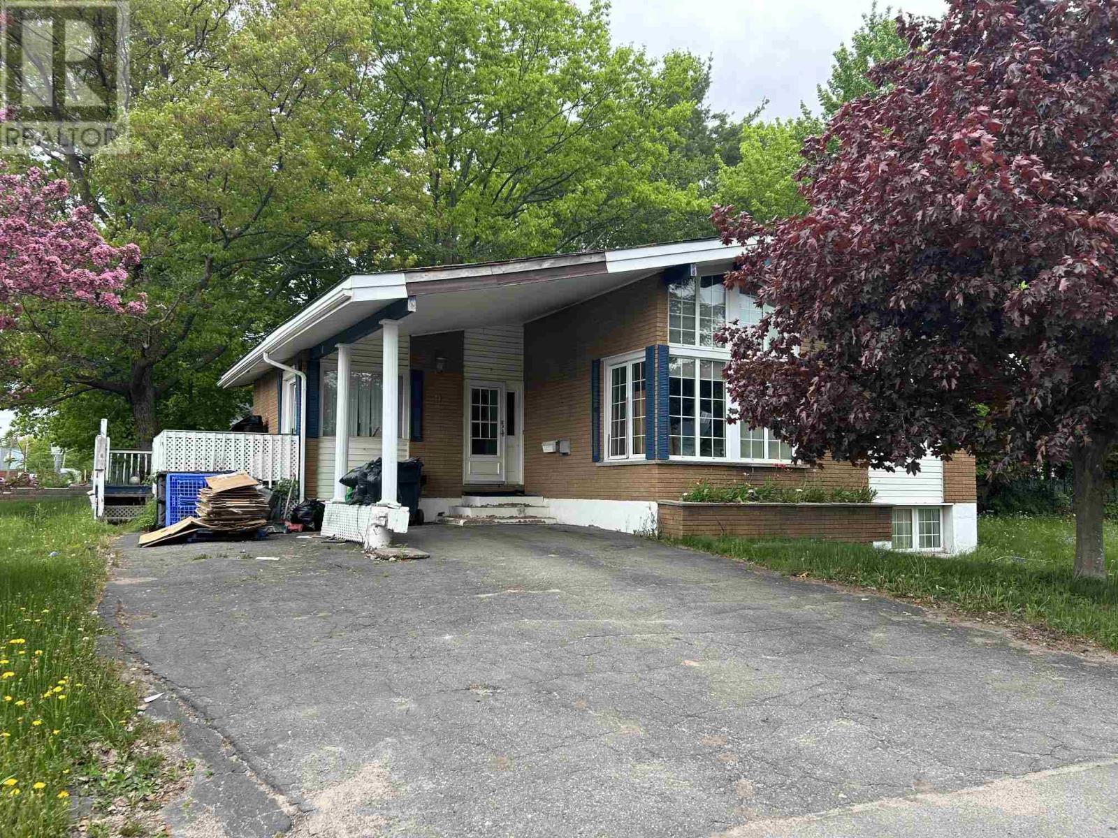 9 Tadcaster Pl Property Photo 2