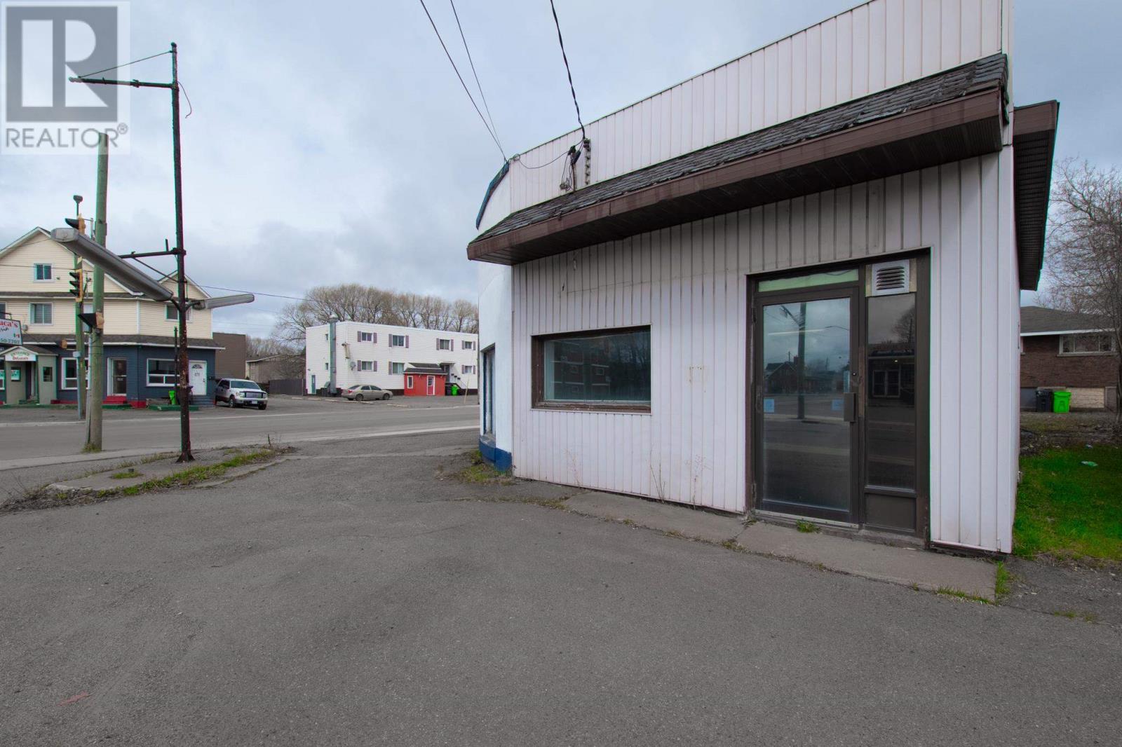 258 Goulais Ave Property Photo 2