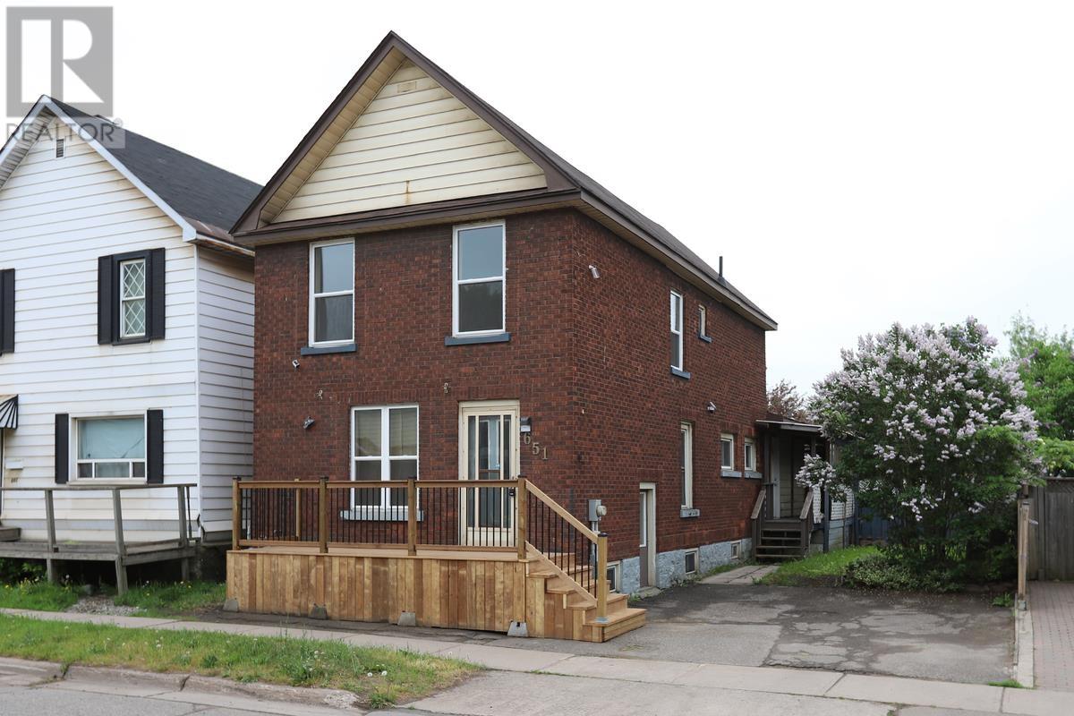 651 Queen ST W